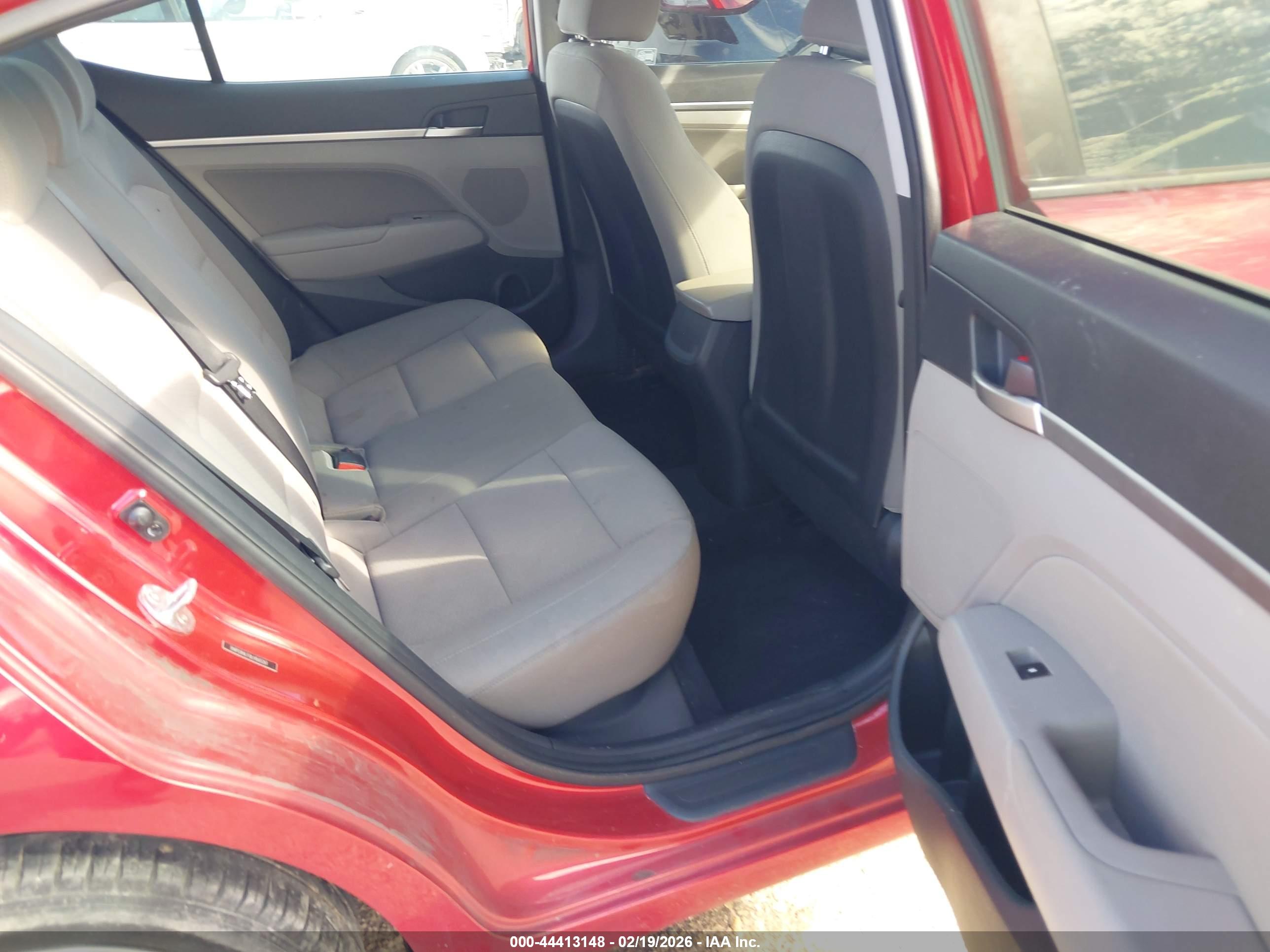 HYUNDAI ELANTRA image 8