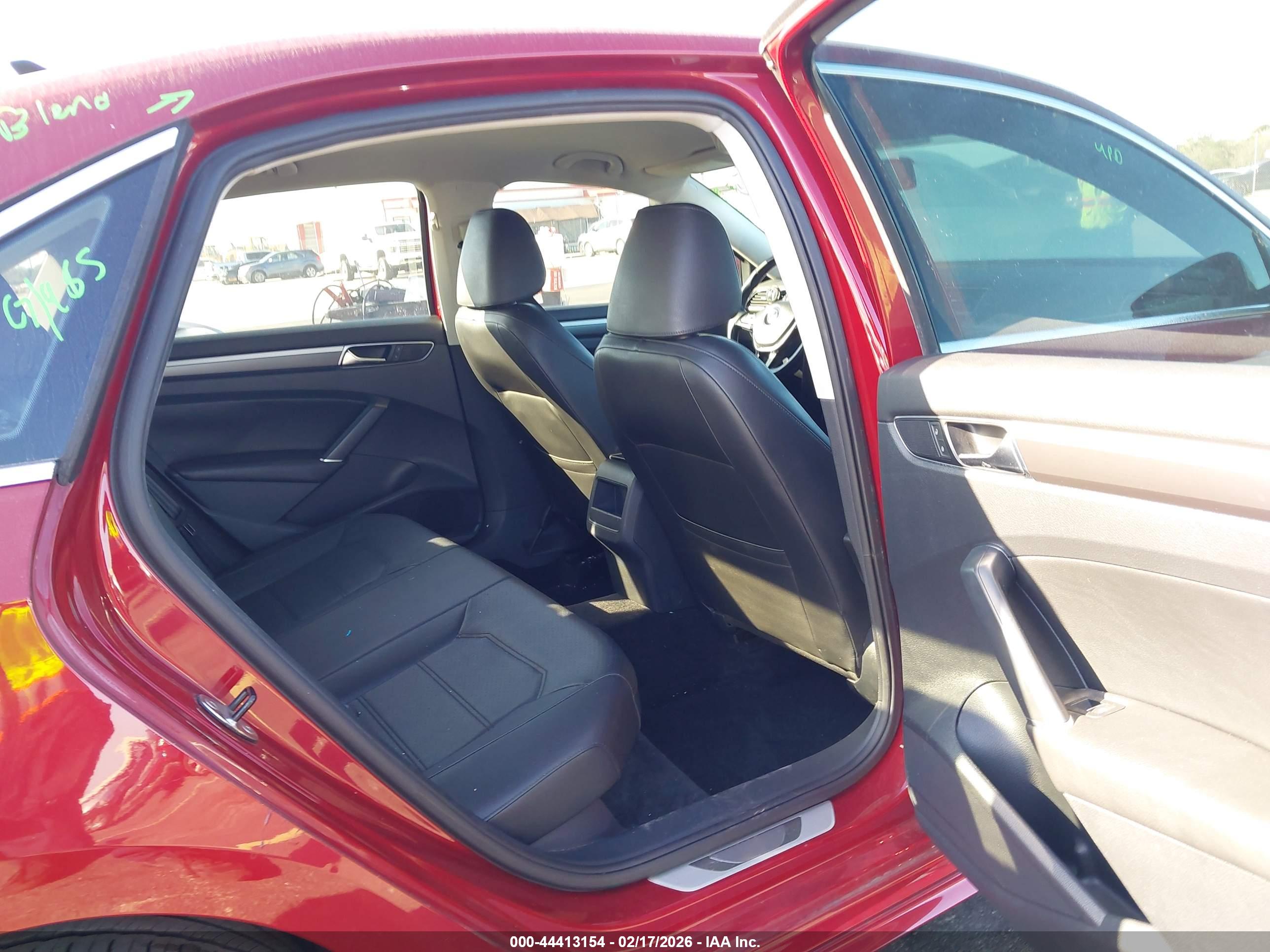 VOLKSWAGEN PASSAT image 8