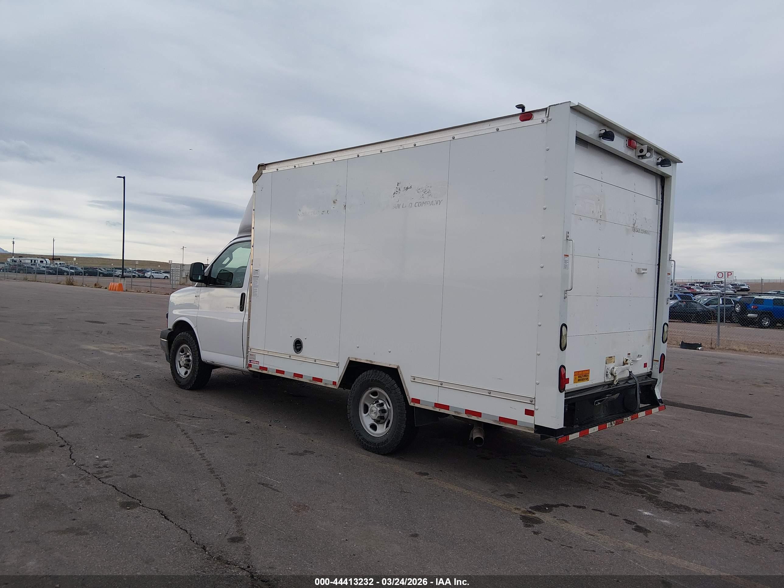CHEVROLET EXPRESS image 3