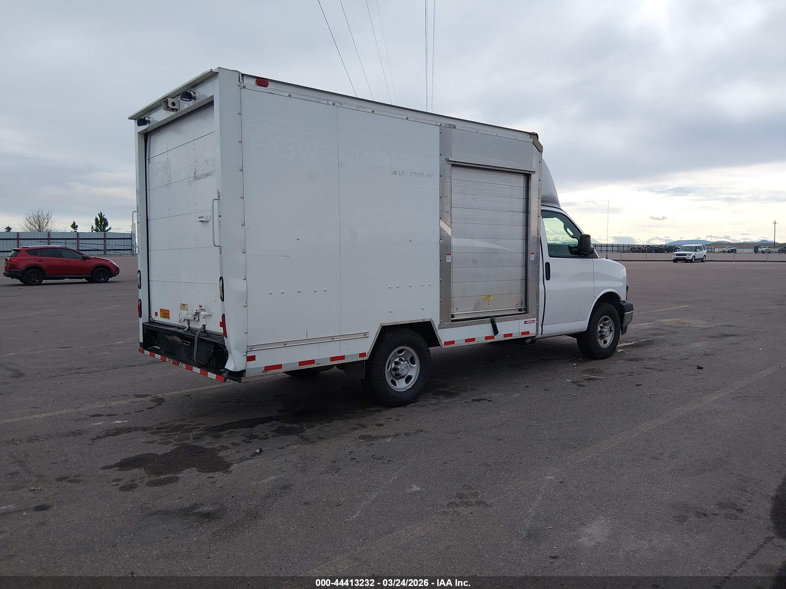 CHEVROLET EXPRESS image 4