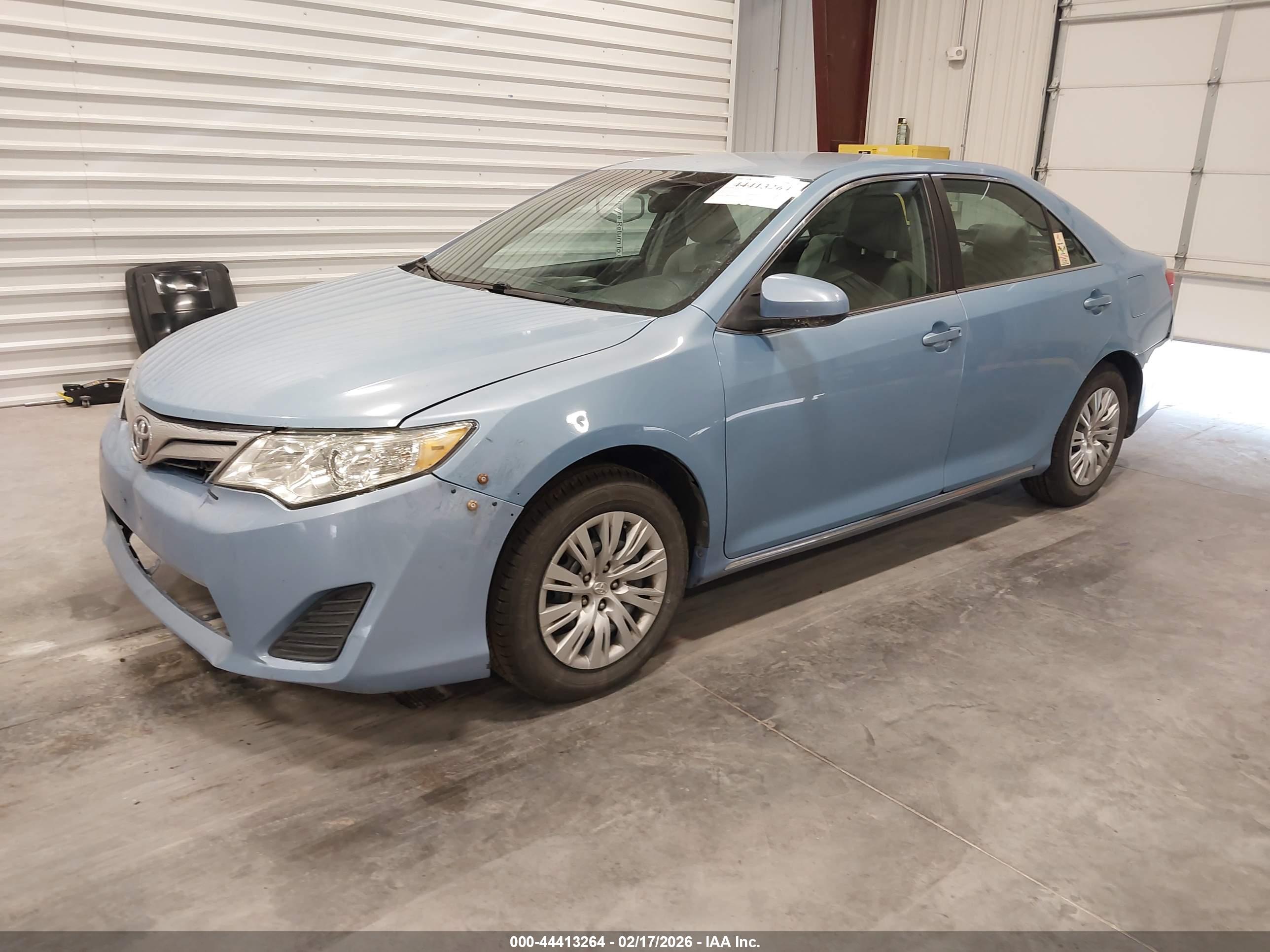 TOYOTA CAMRY image 2