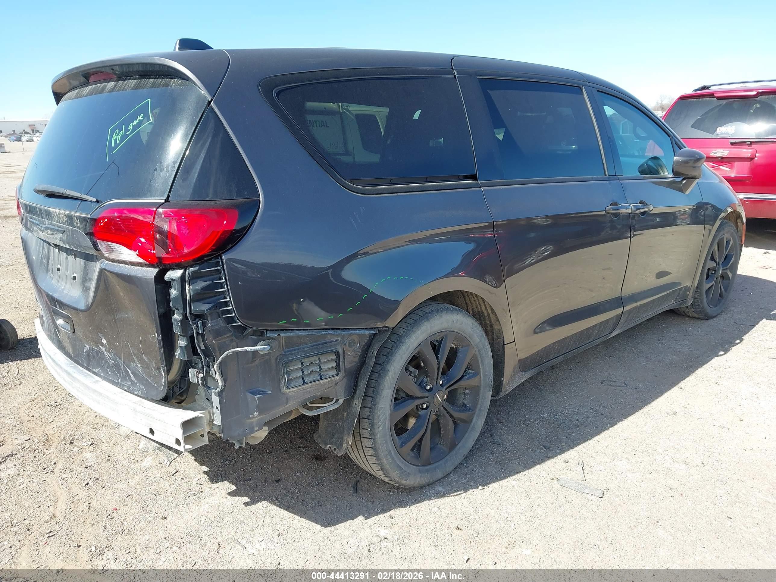 CHRYSLER PACIFICA image 4