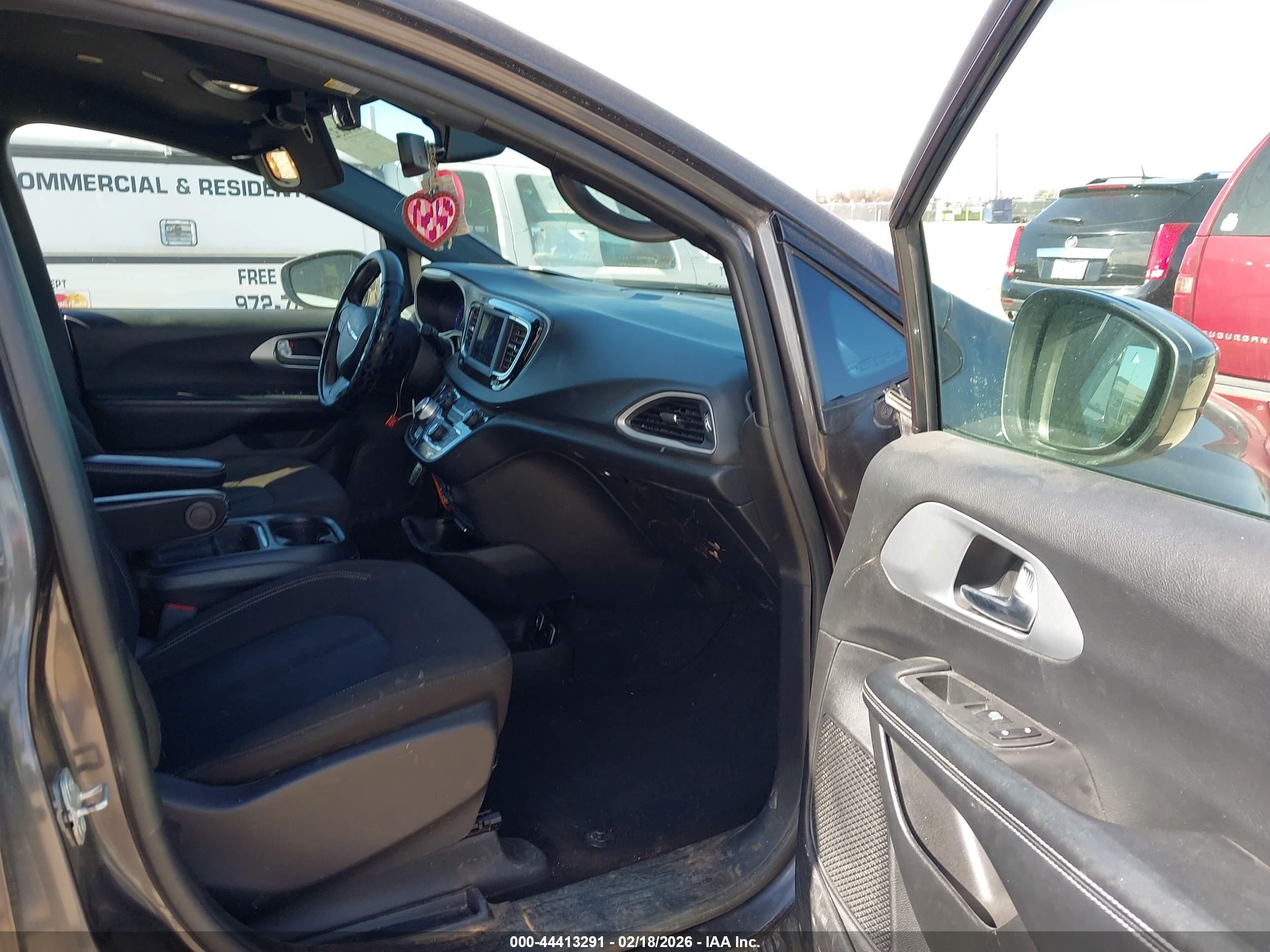 CHRYSLER PACIFICA image 5