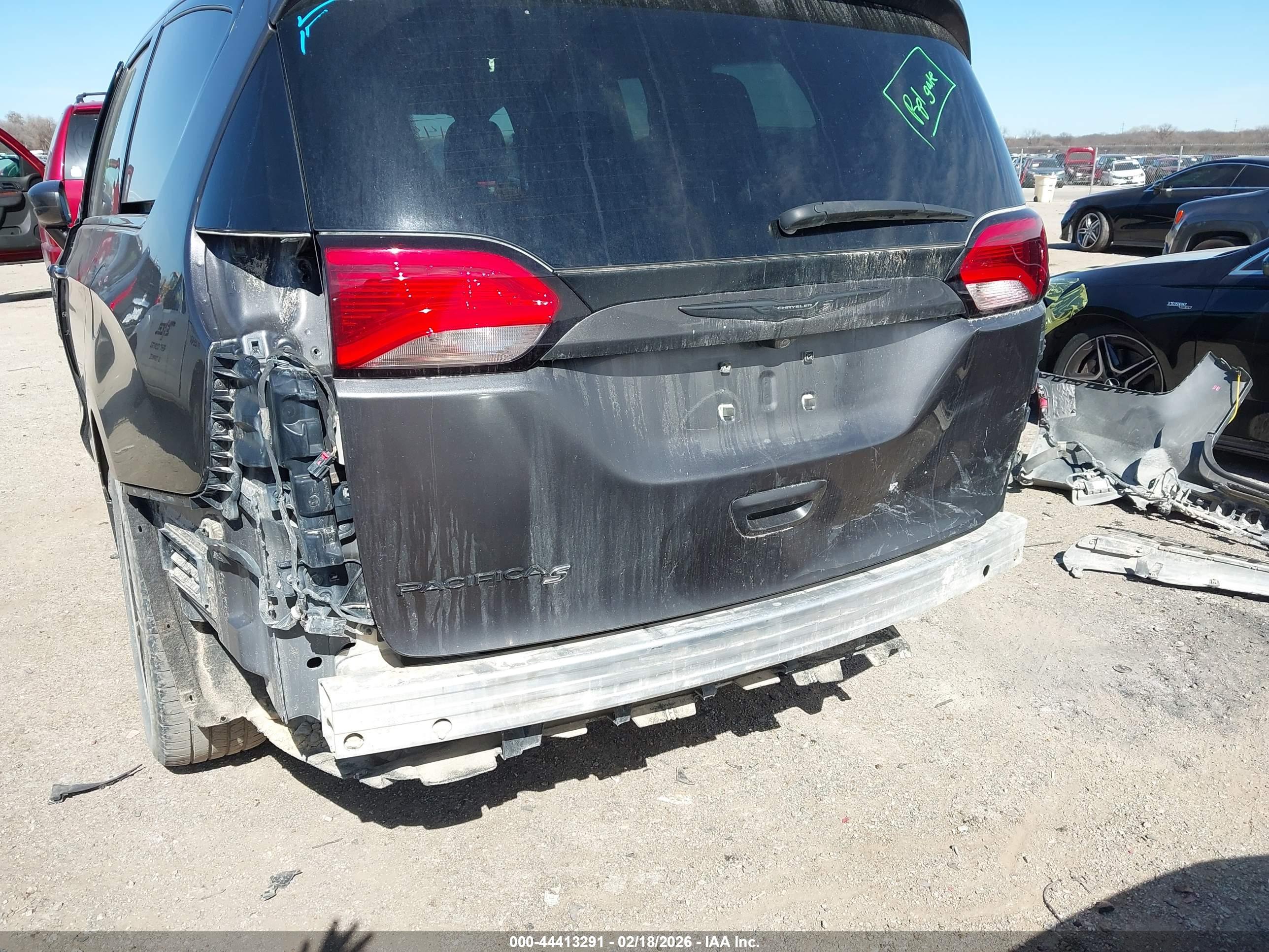 CHRYSLER PACIFICA image 6