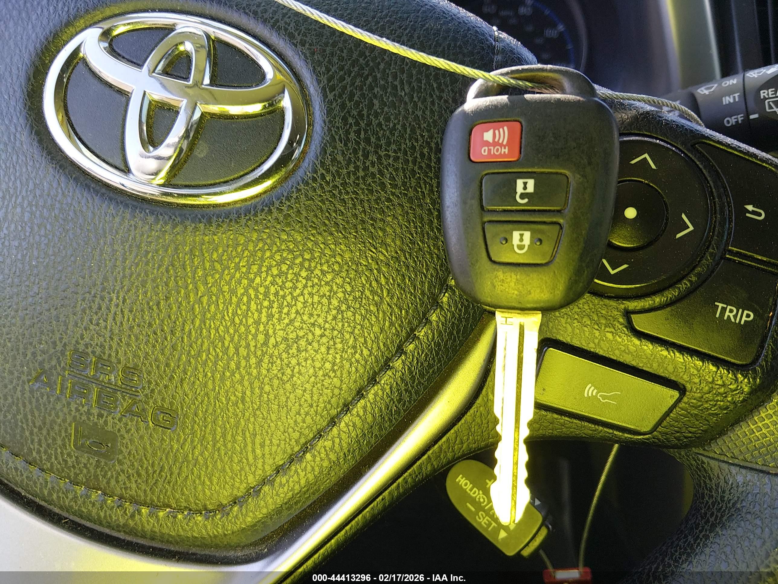 TOYOTA RAV4 image 11