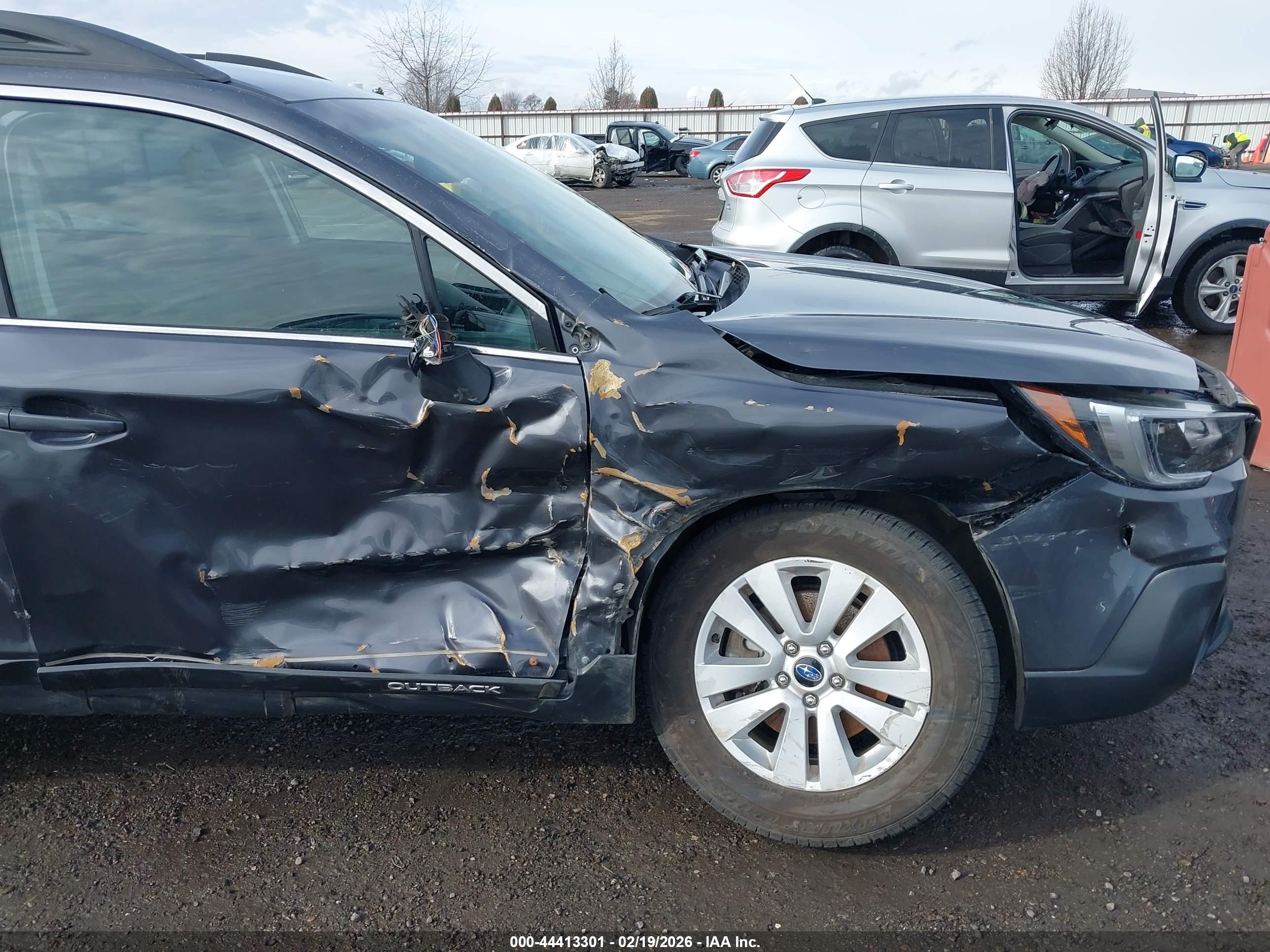 SUBARU OUTBACK image 6