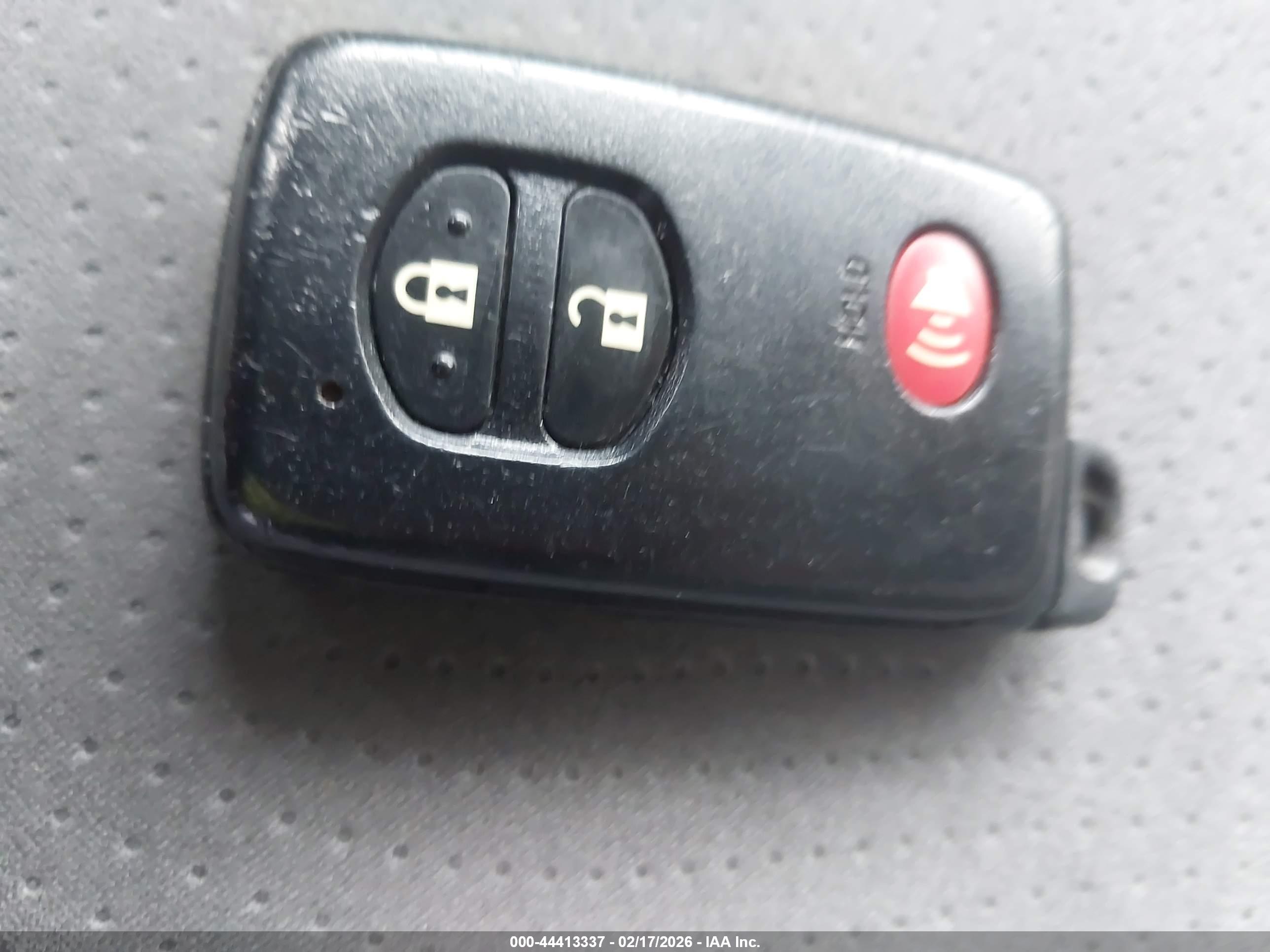 TOYOTA PRIUS image 11