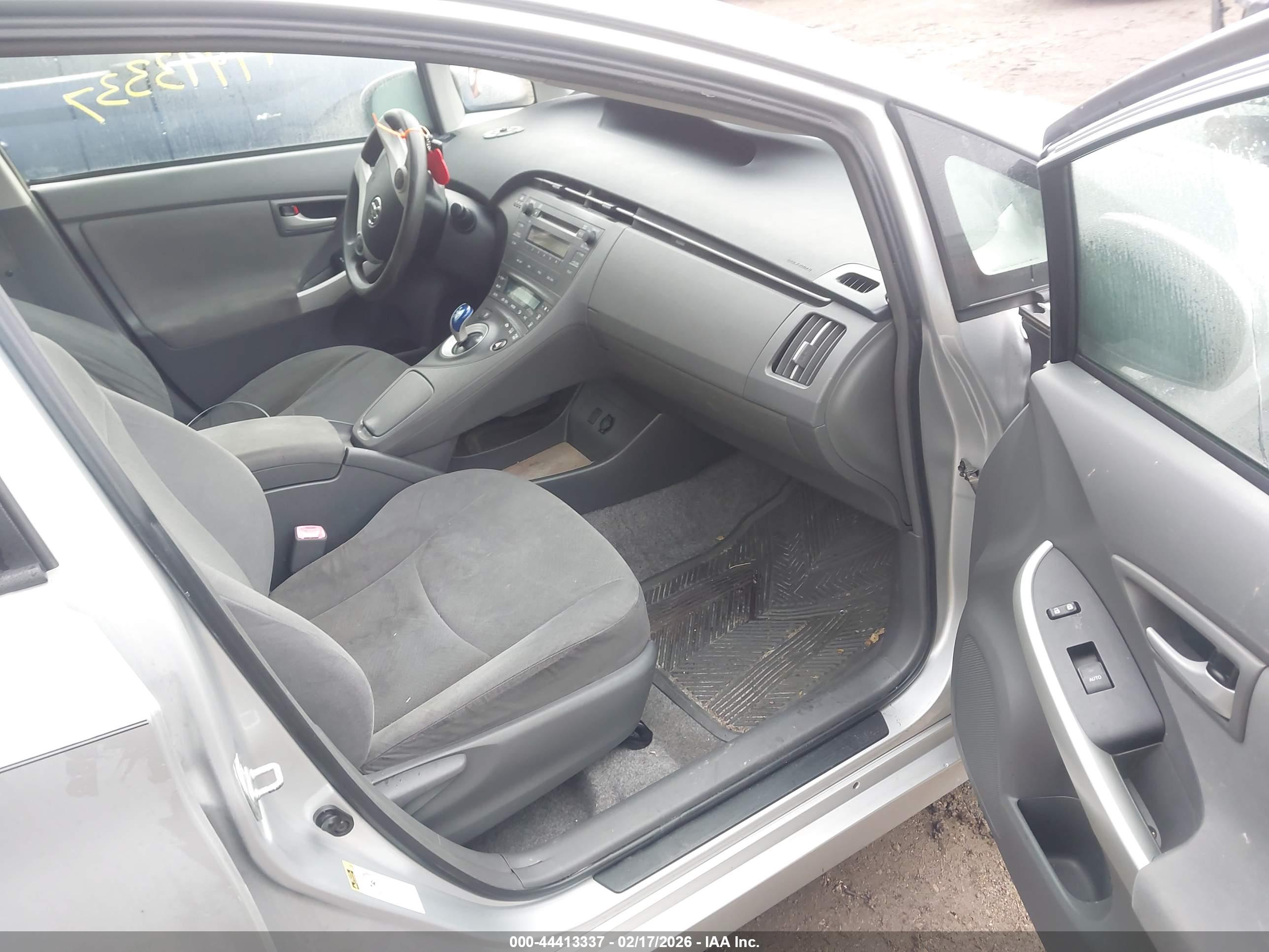 TOYOTA PRIUS image 5