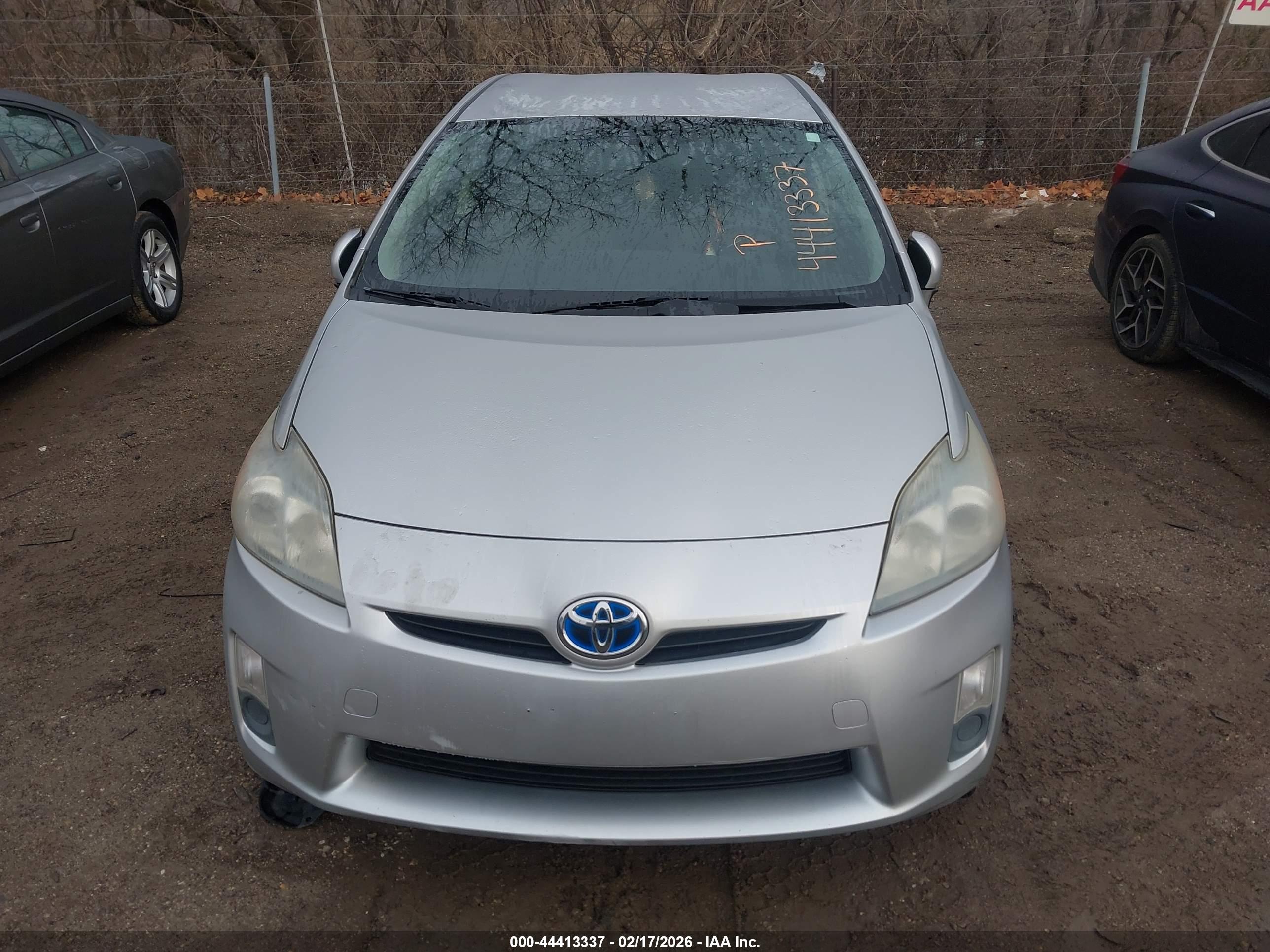 TOYOTA PRIUS image 6