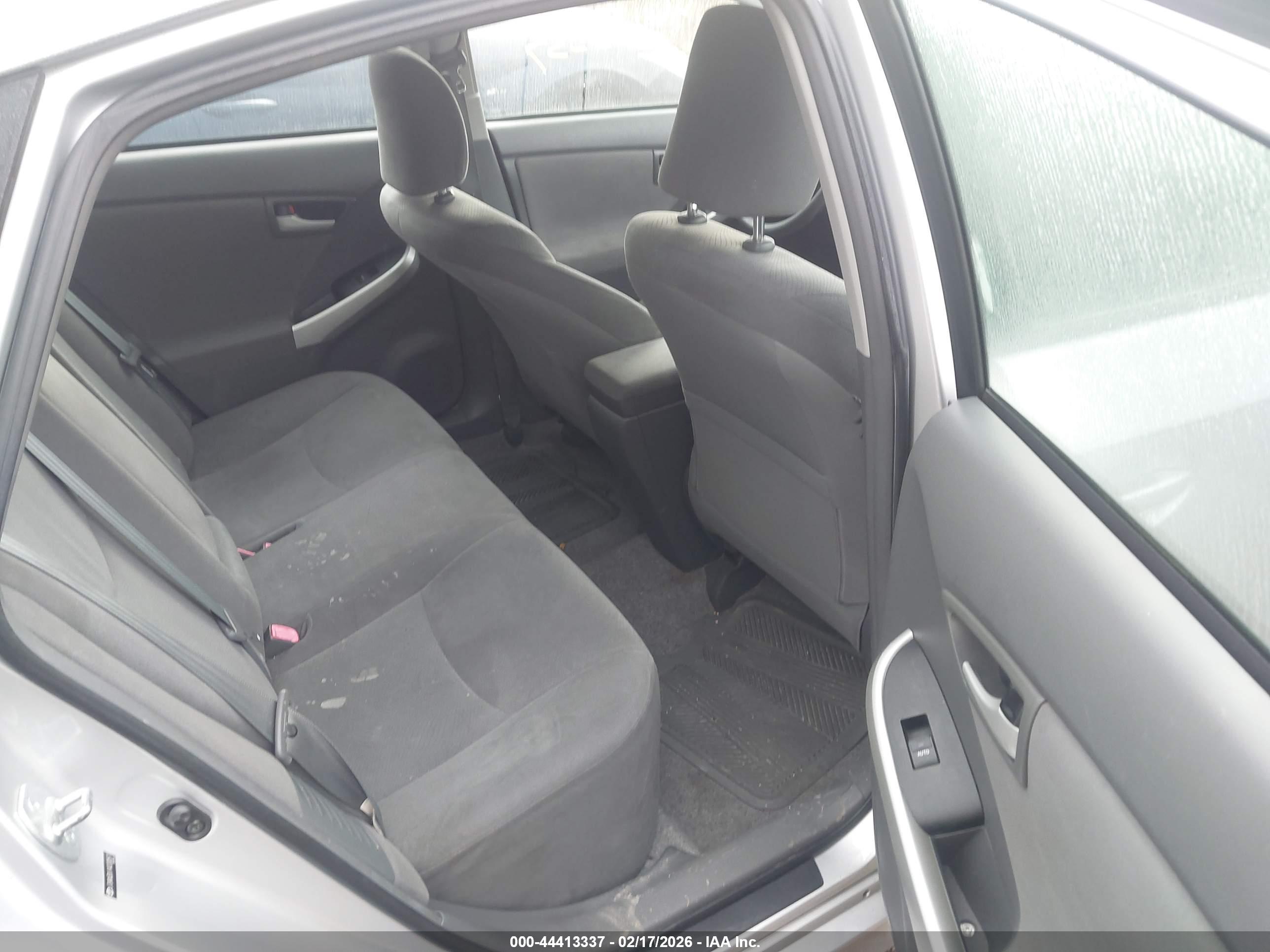 TOYOTA PRIUS image 8