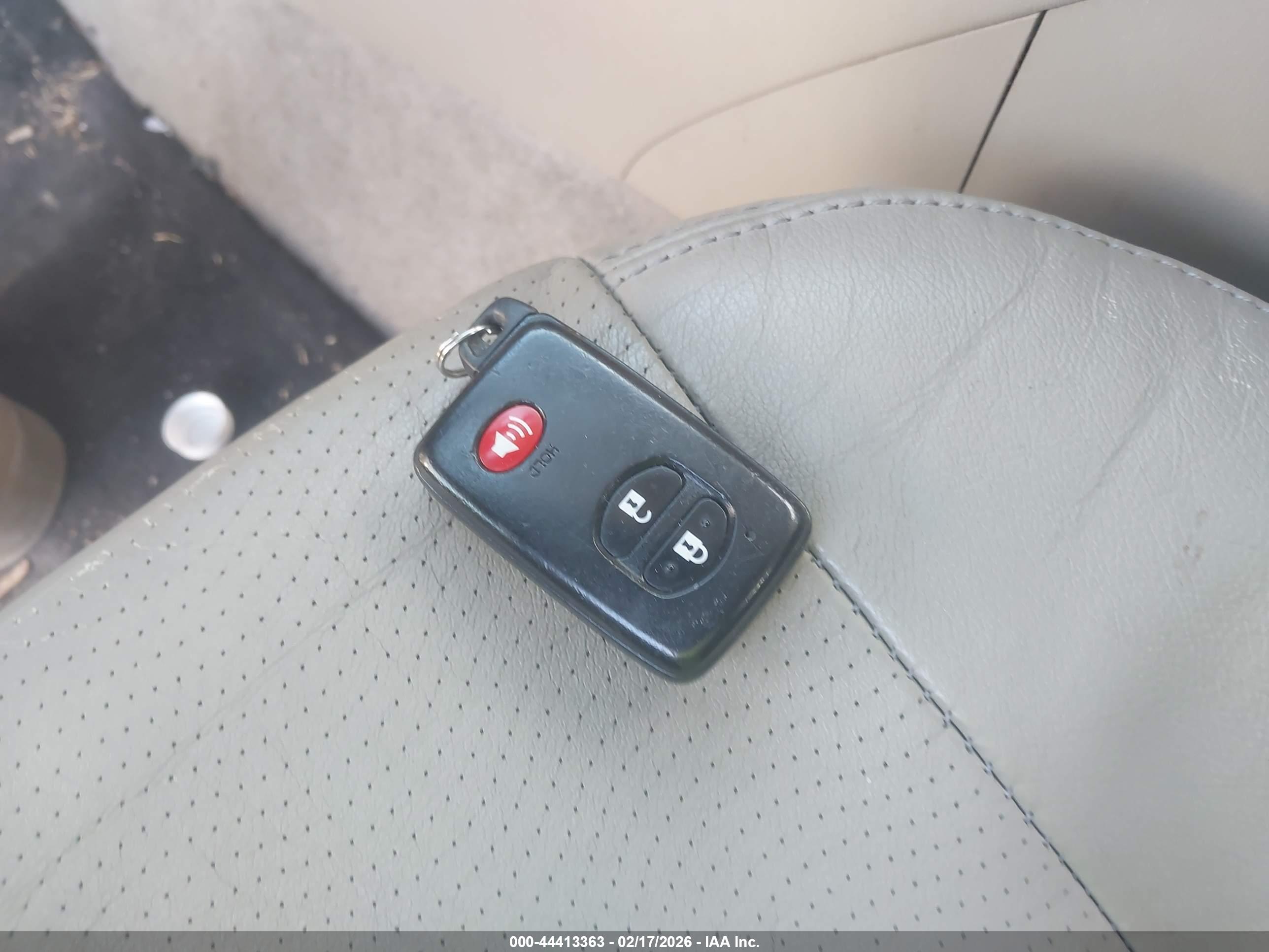 TOYOTA PRIUS image 11