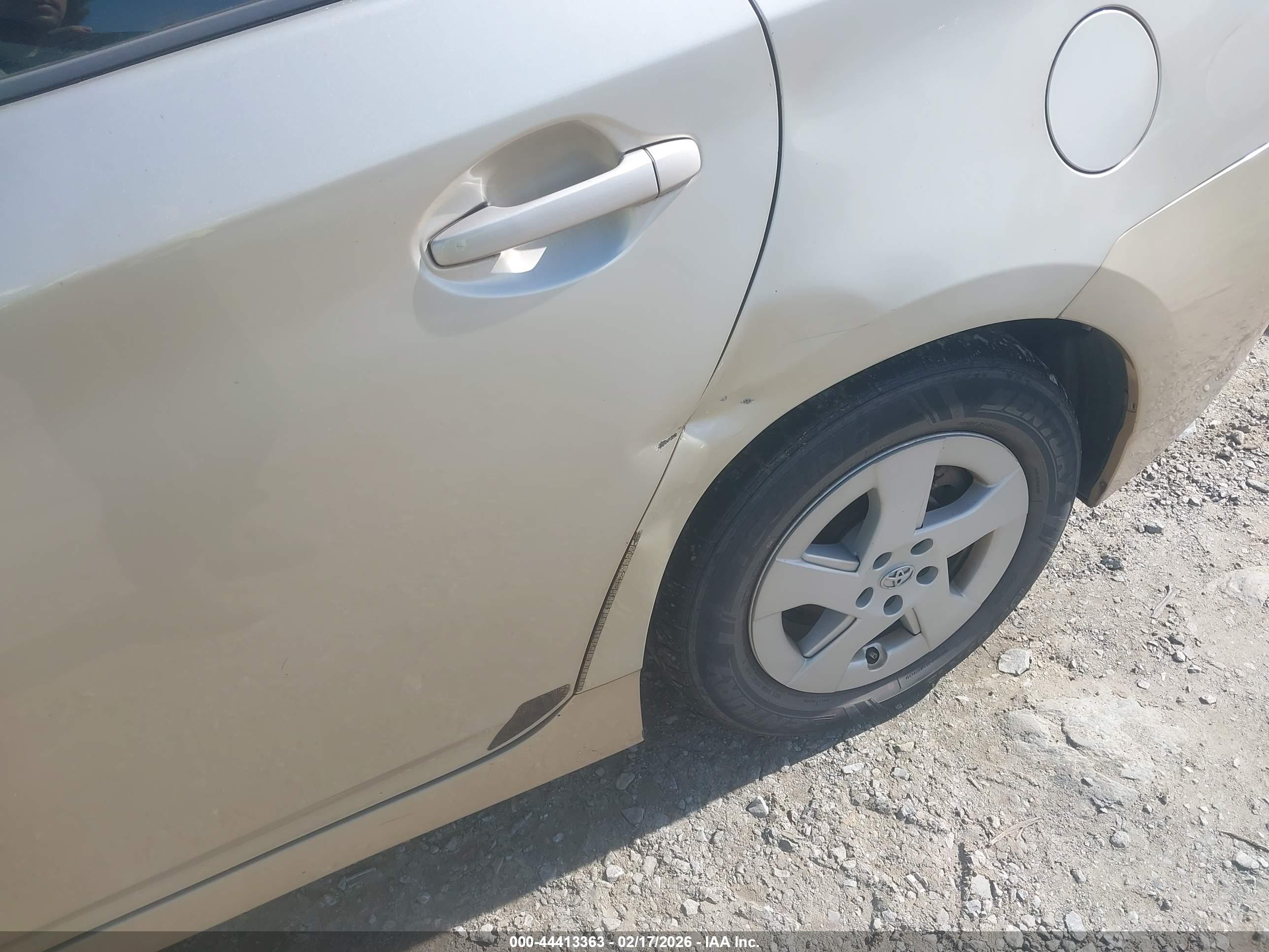 TOYOTA PRIUS image 6