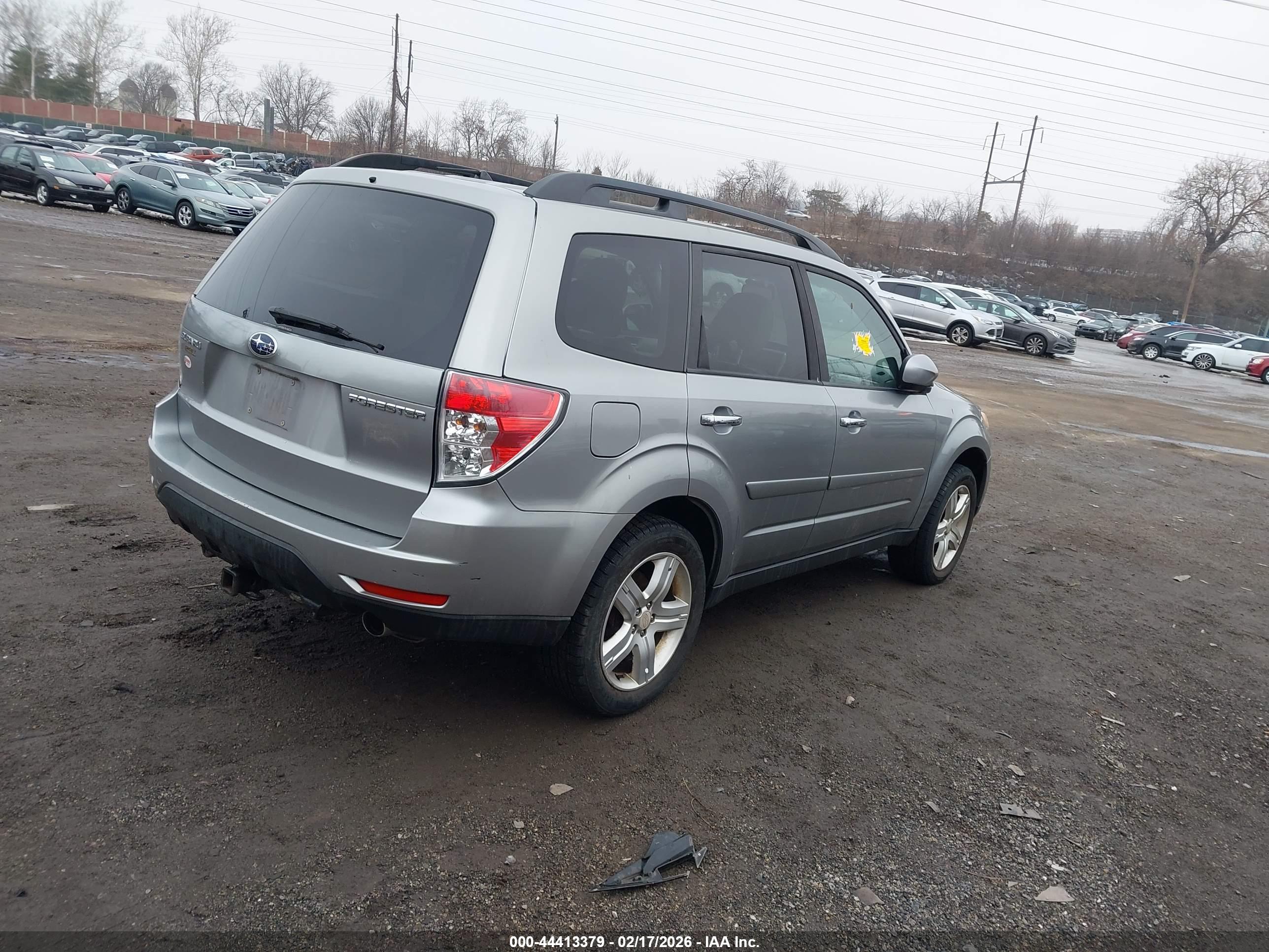 SUBARU FORESTER image 4