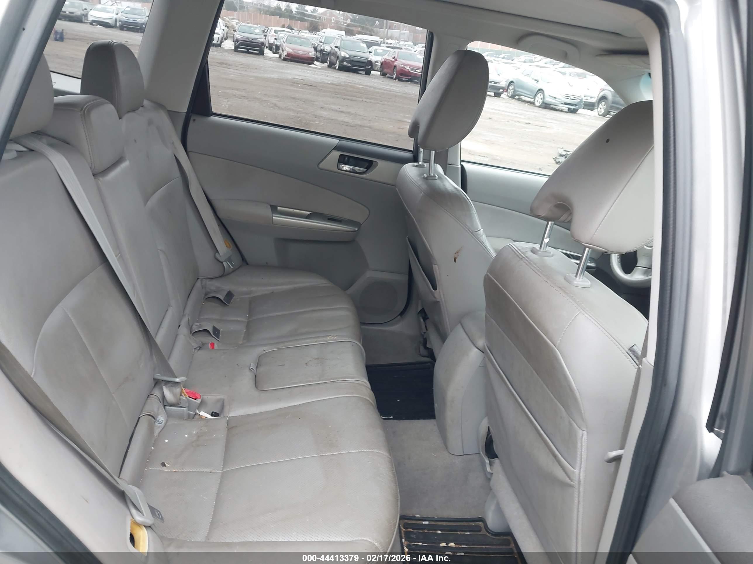 SUBARU FORESTER image 8