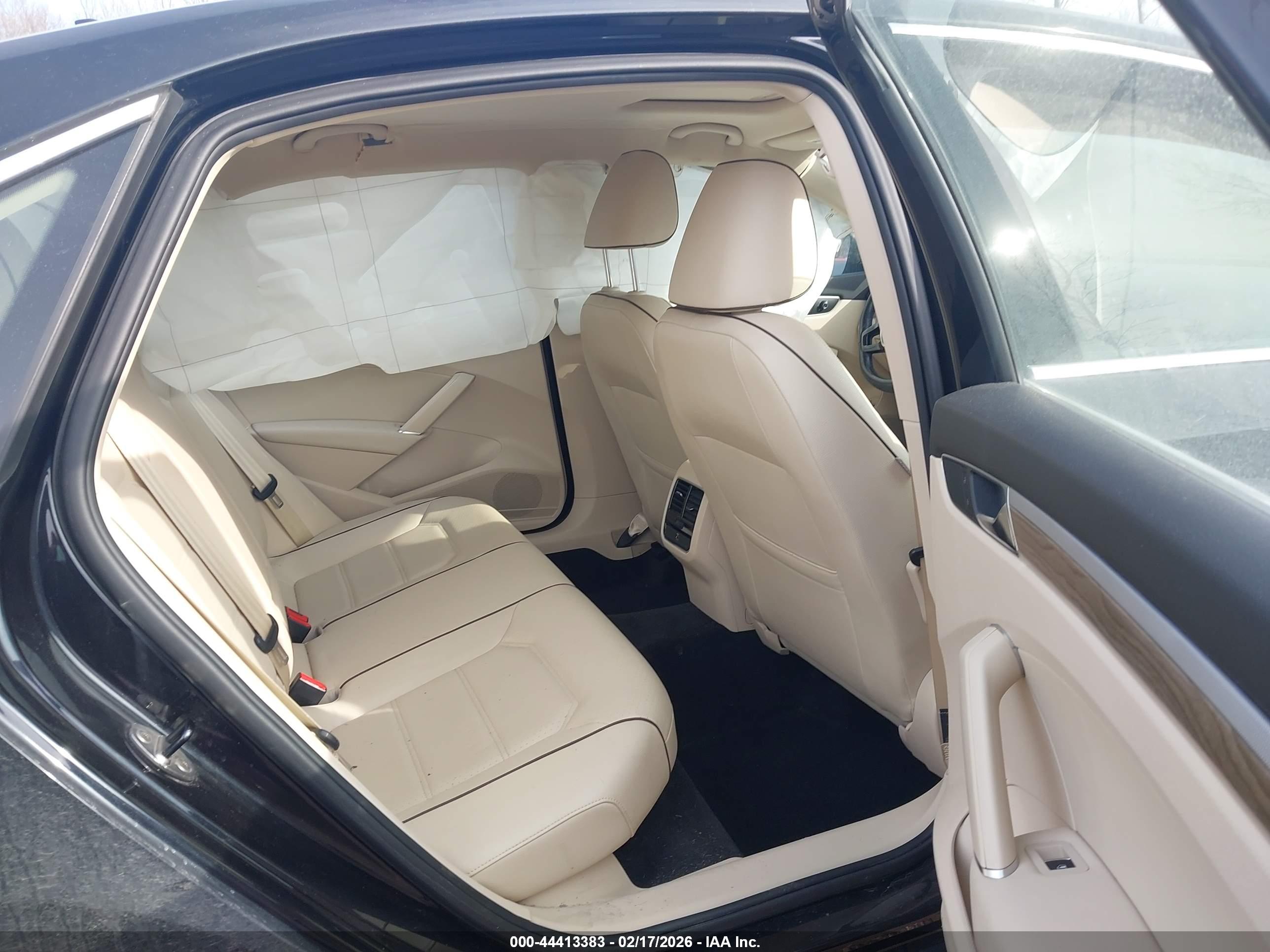VOLKSWAGEN PASSAT image 8