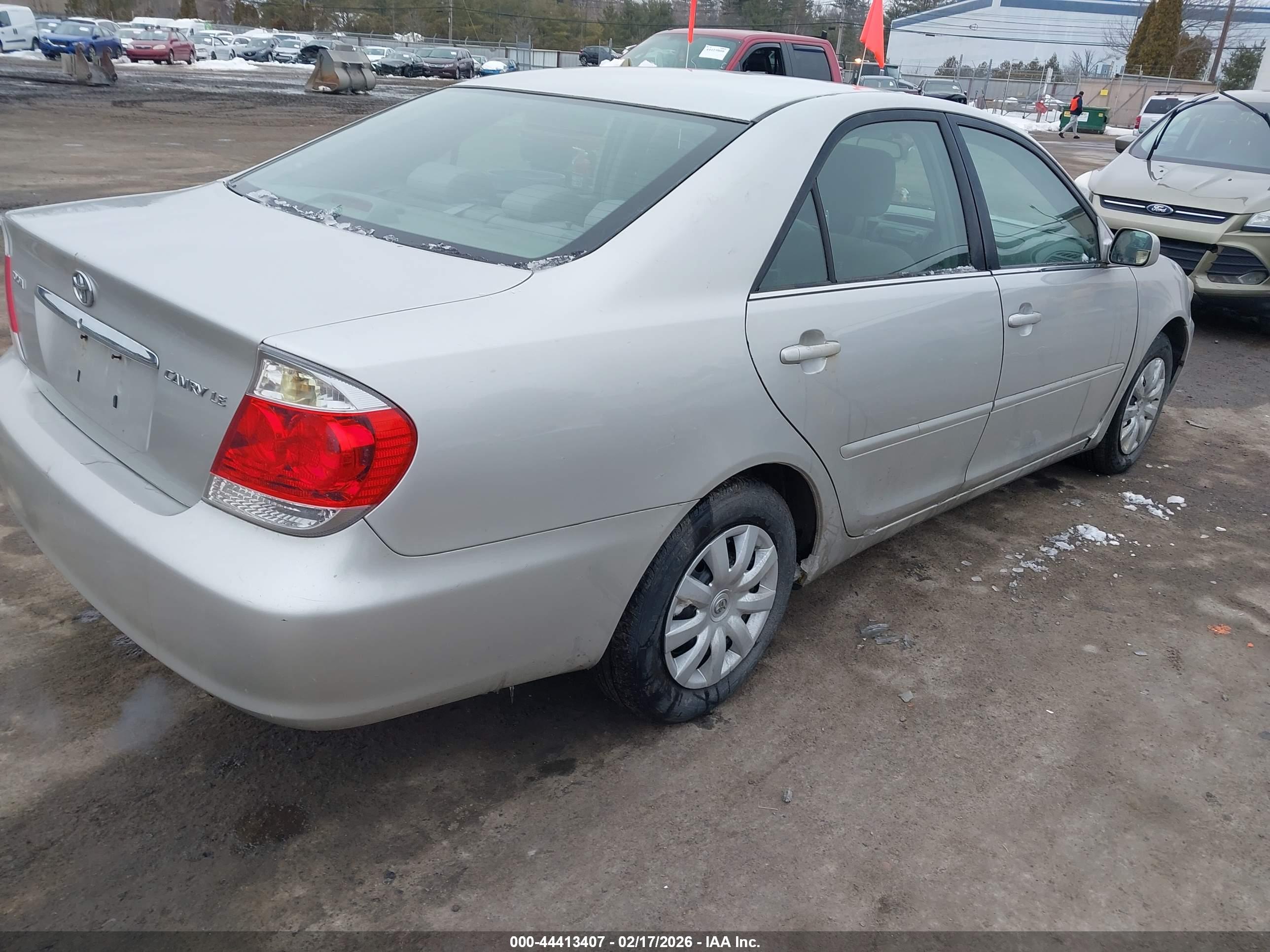 TOYOTA CAMRY image 4