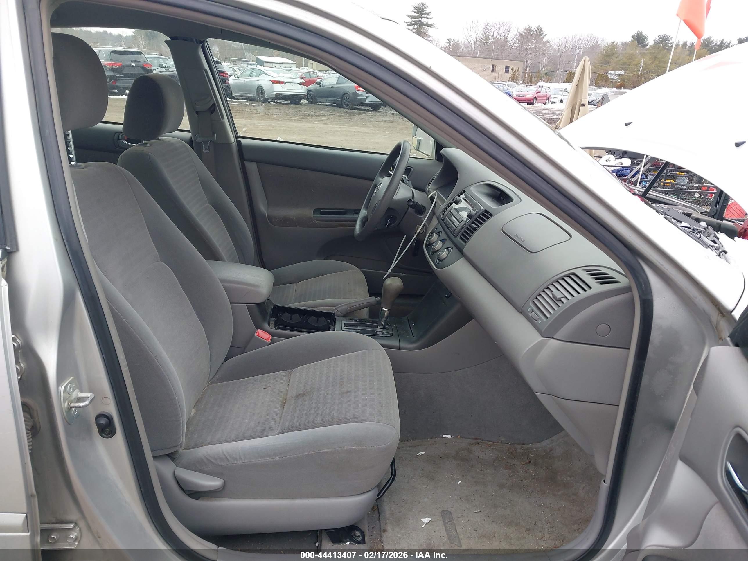 TOYOTA CAMRY image 5
