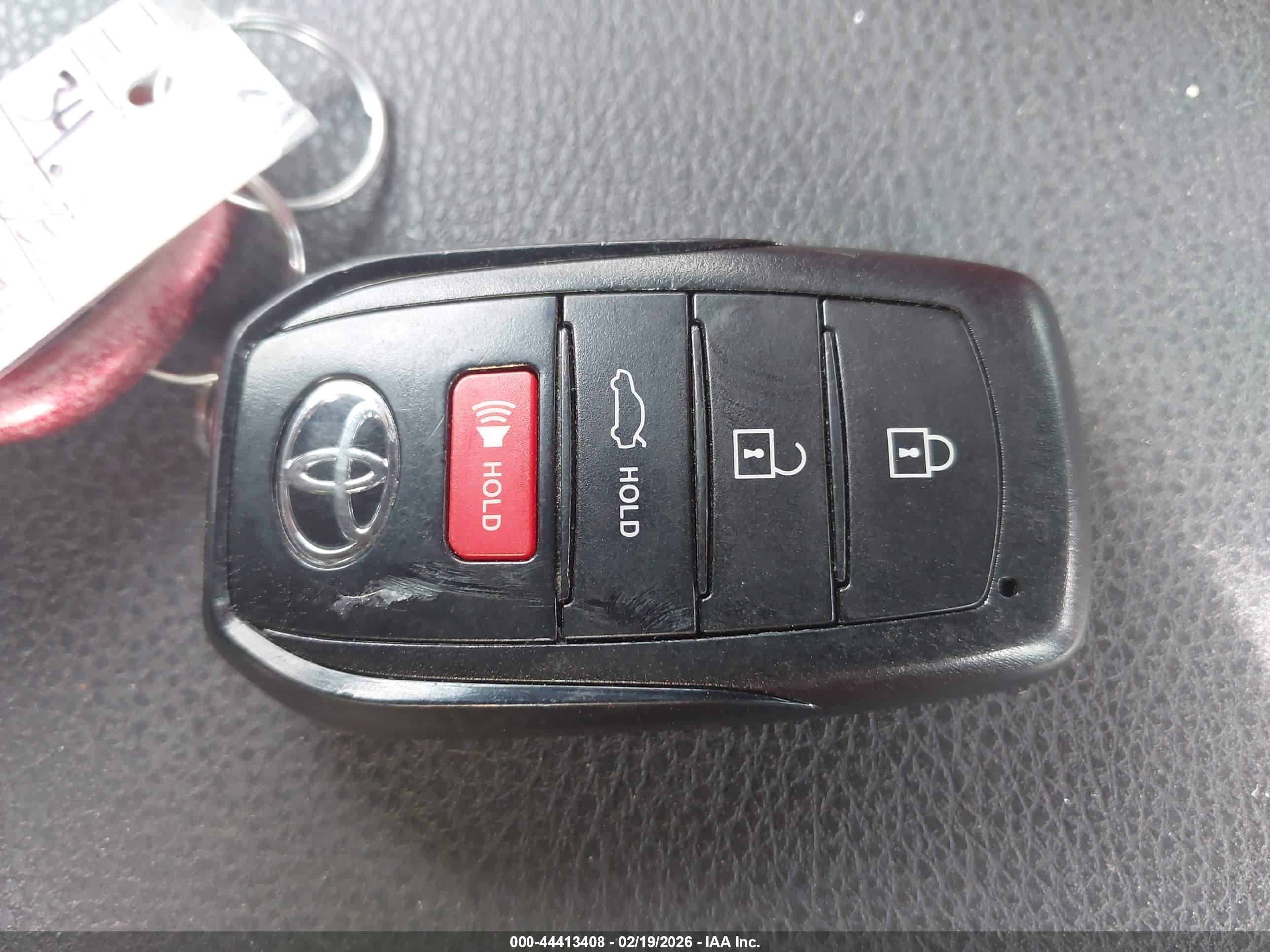 TOYOTA CAMRY image 11