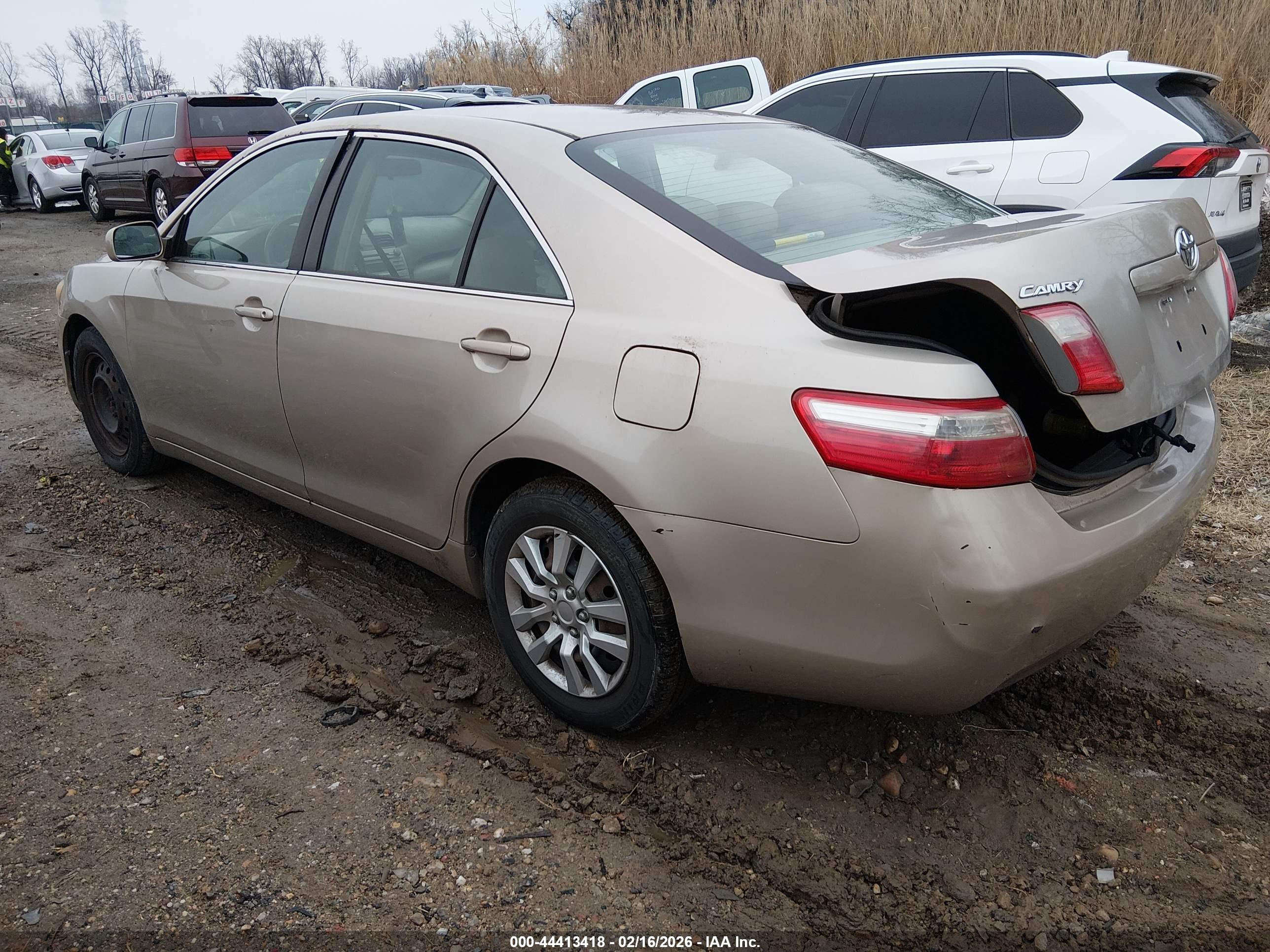 TOYOTA CAMRY image 3