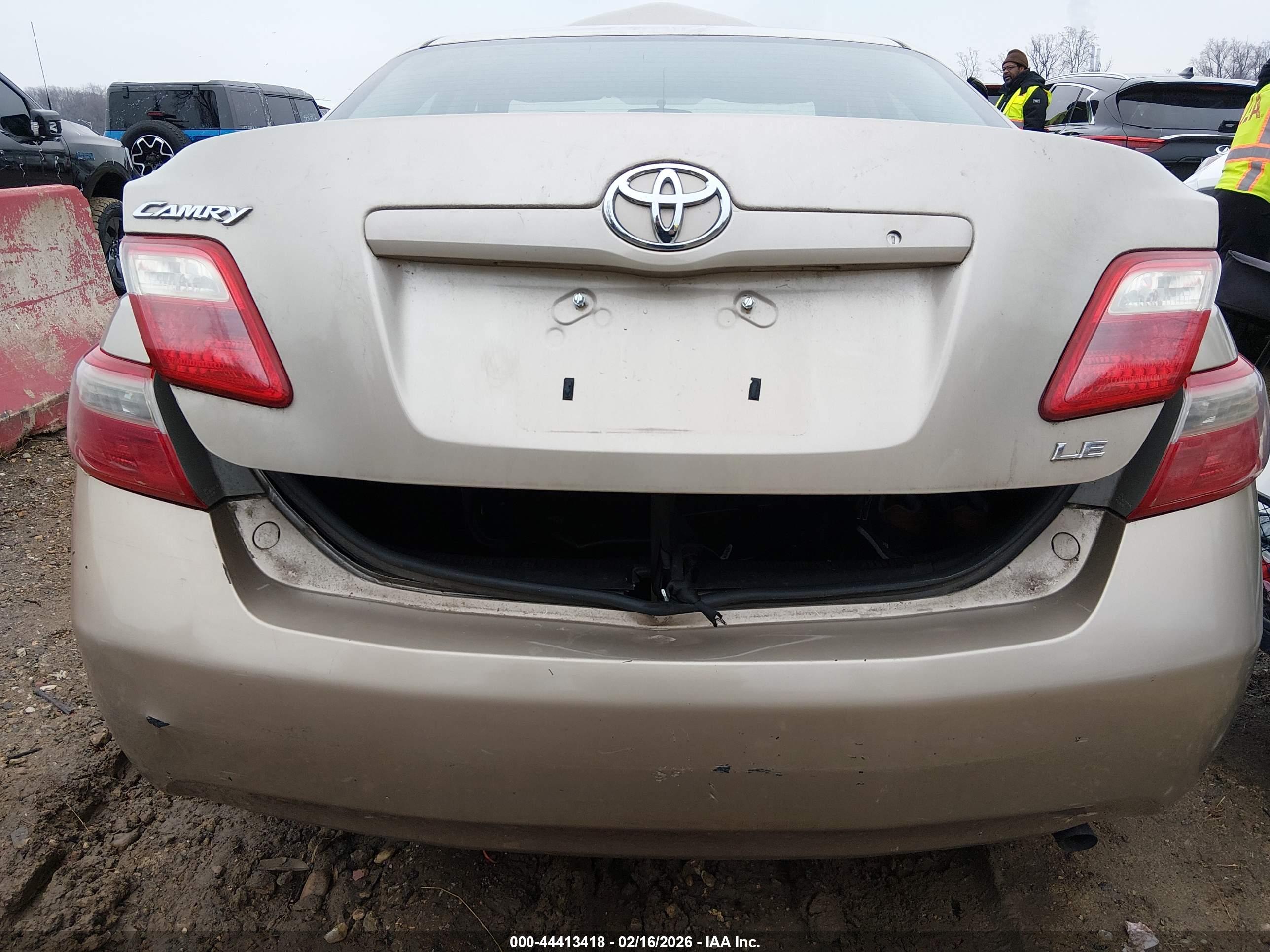 TOYOTA CAMRY image 6