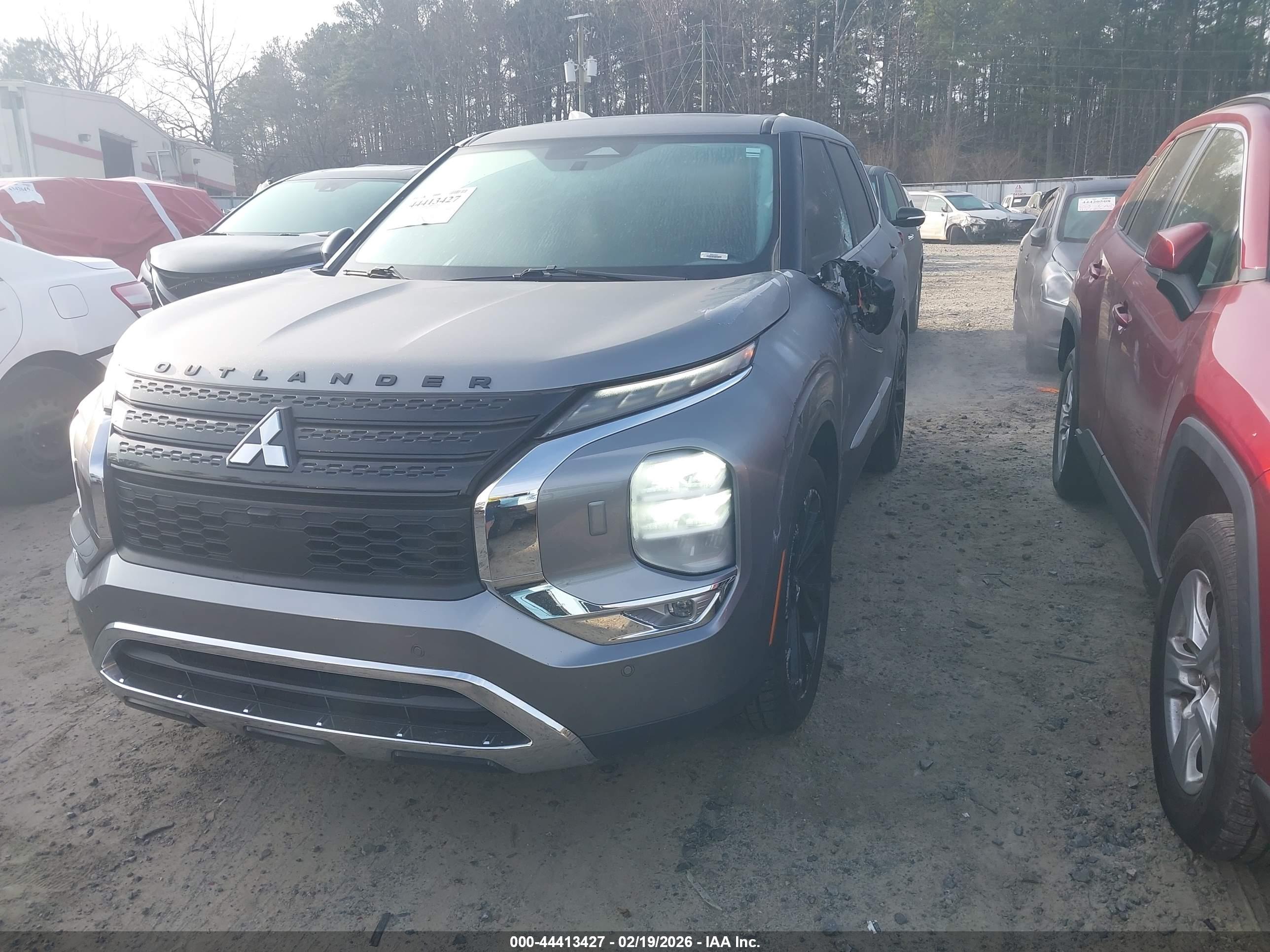 MITSUBISHI OUTLANDER image 2
