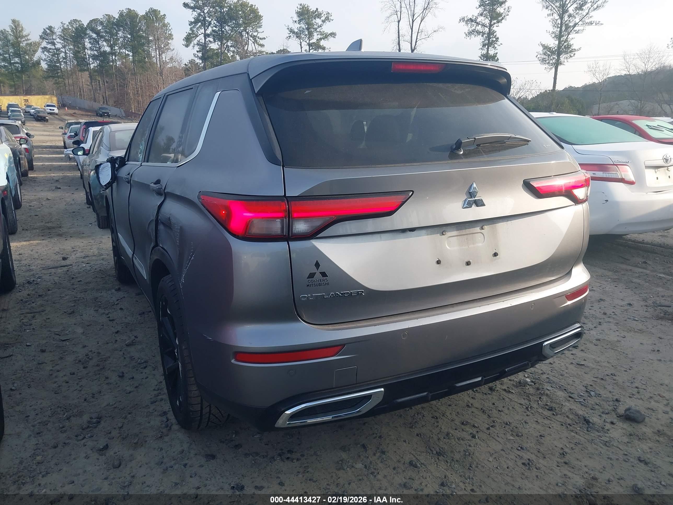 MITSUBISHI OUTLANDER image 3