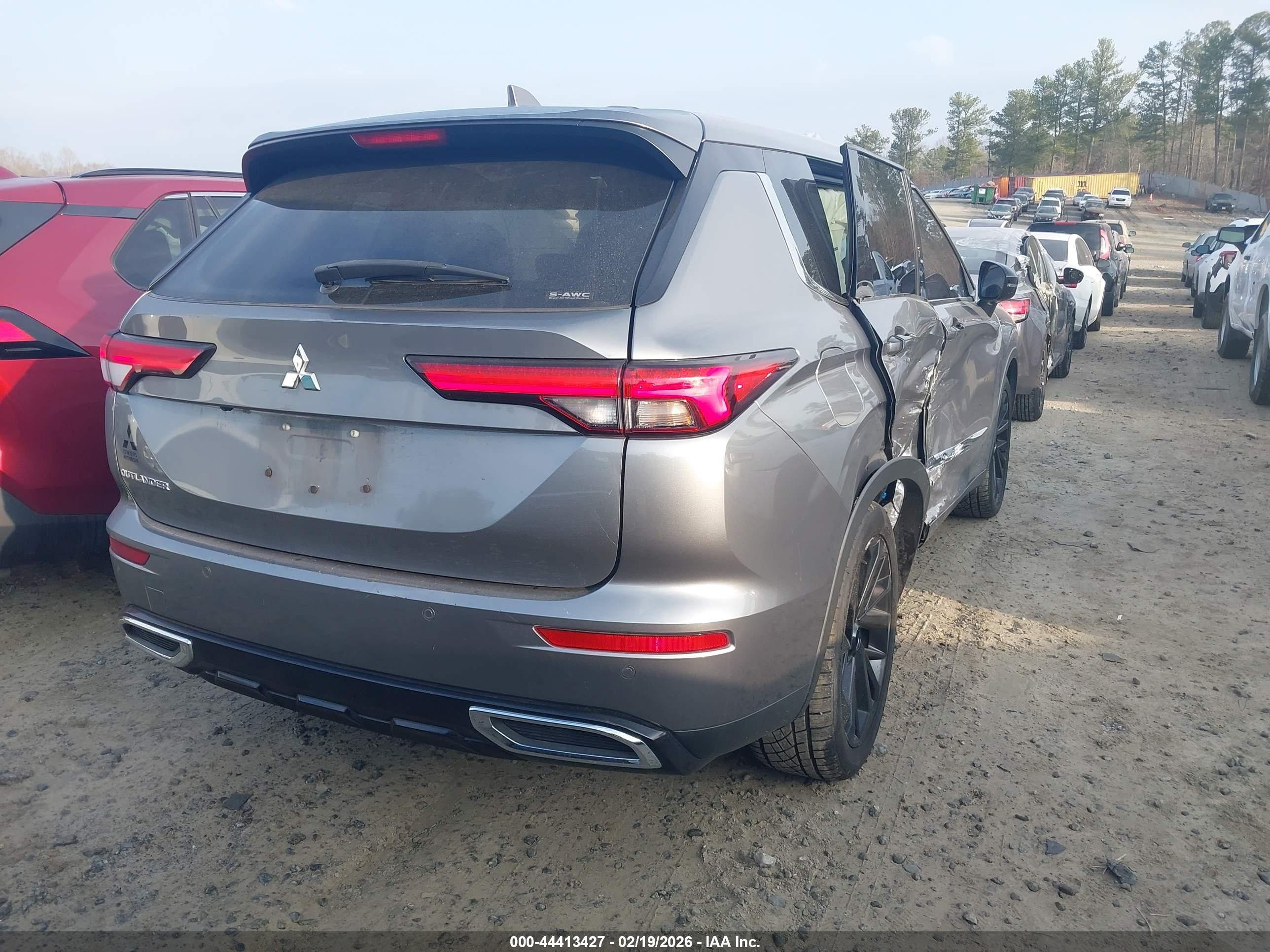 MITSUBISHI OUTLANDER image 4