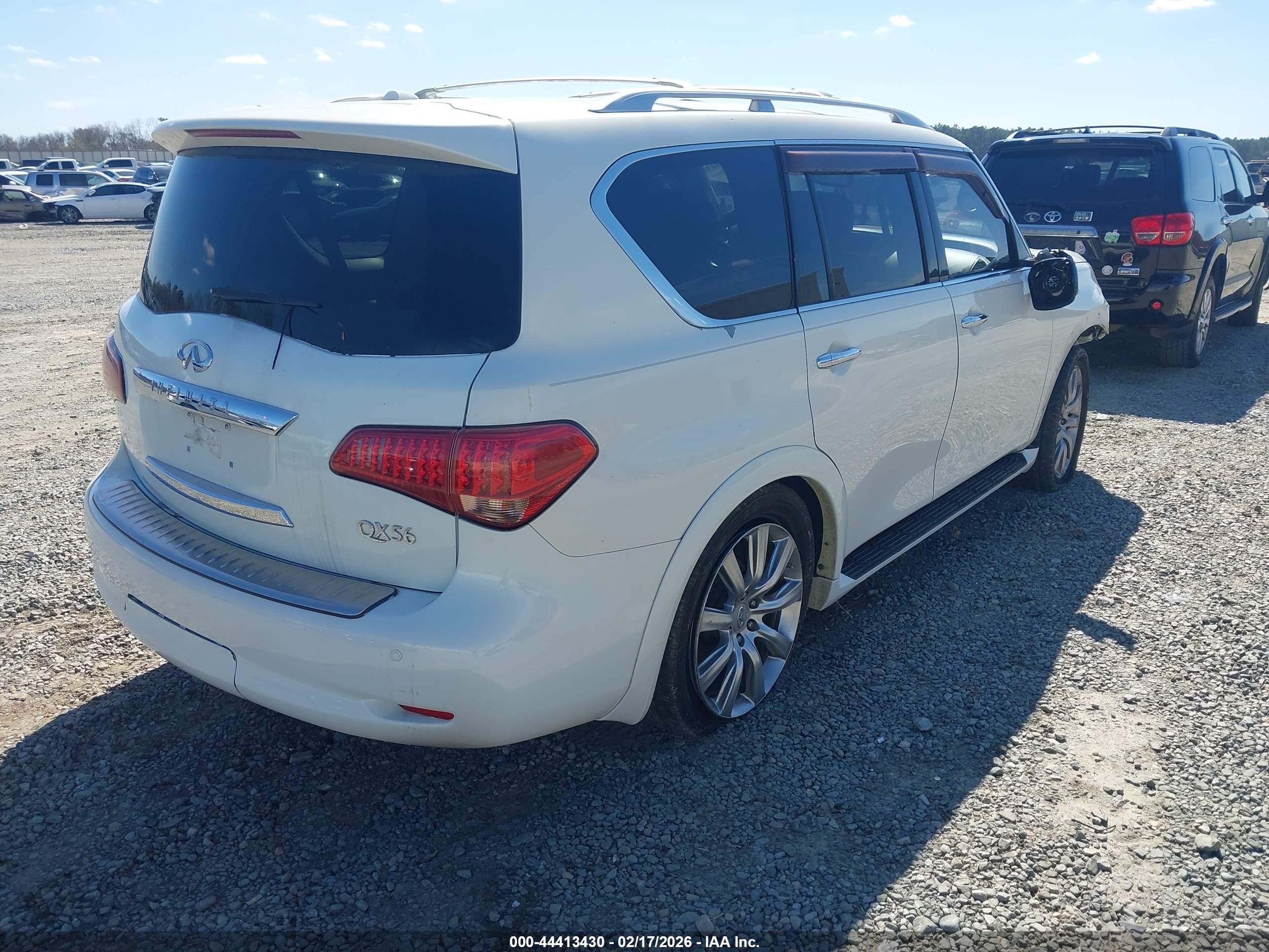 INFINITI QX56 image 4