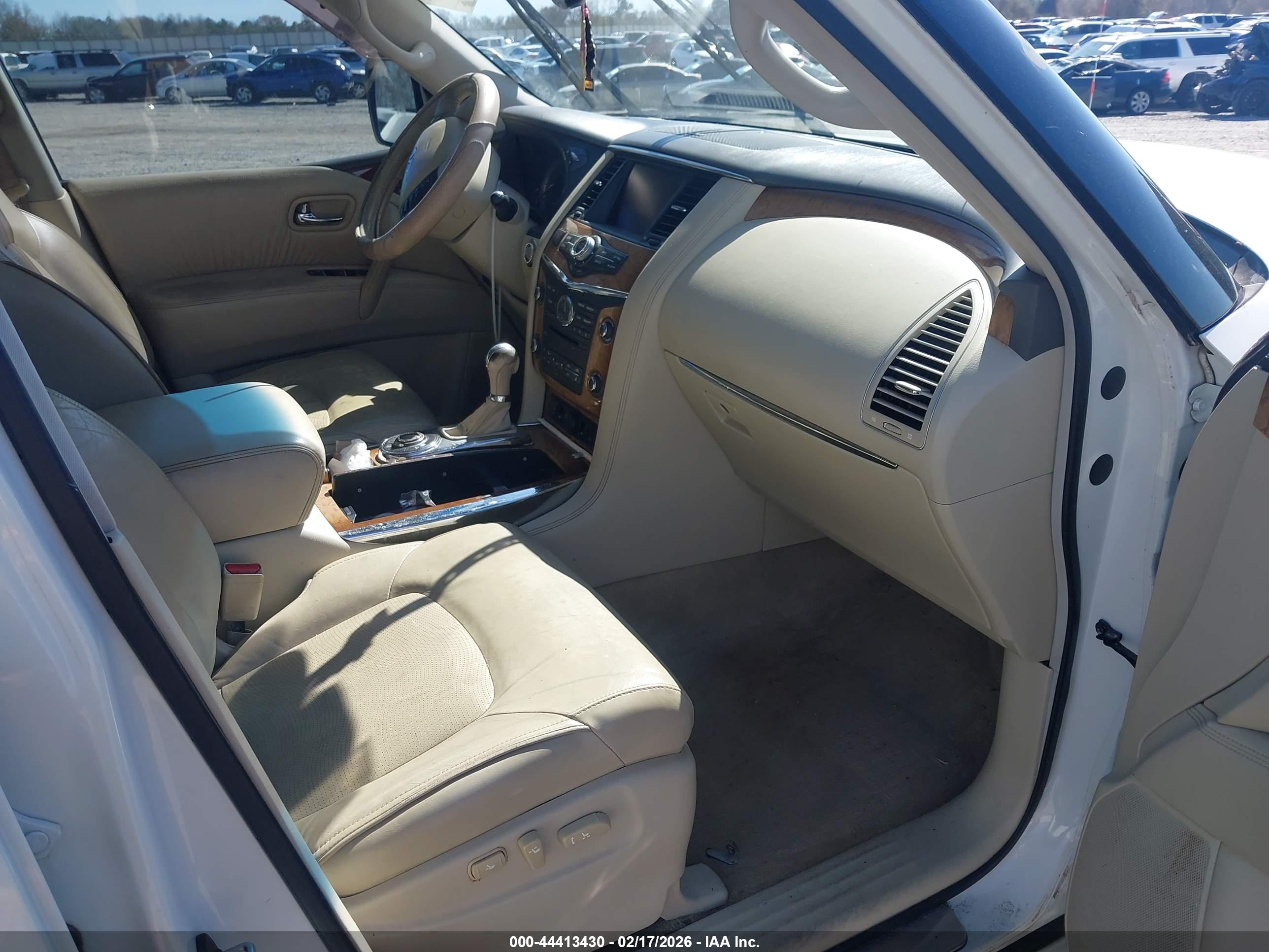 INFINITI QX56 image 5