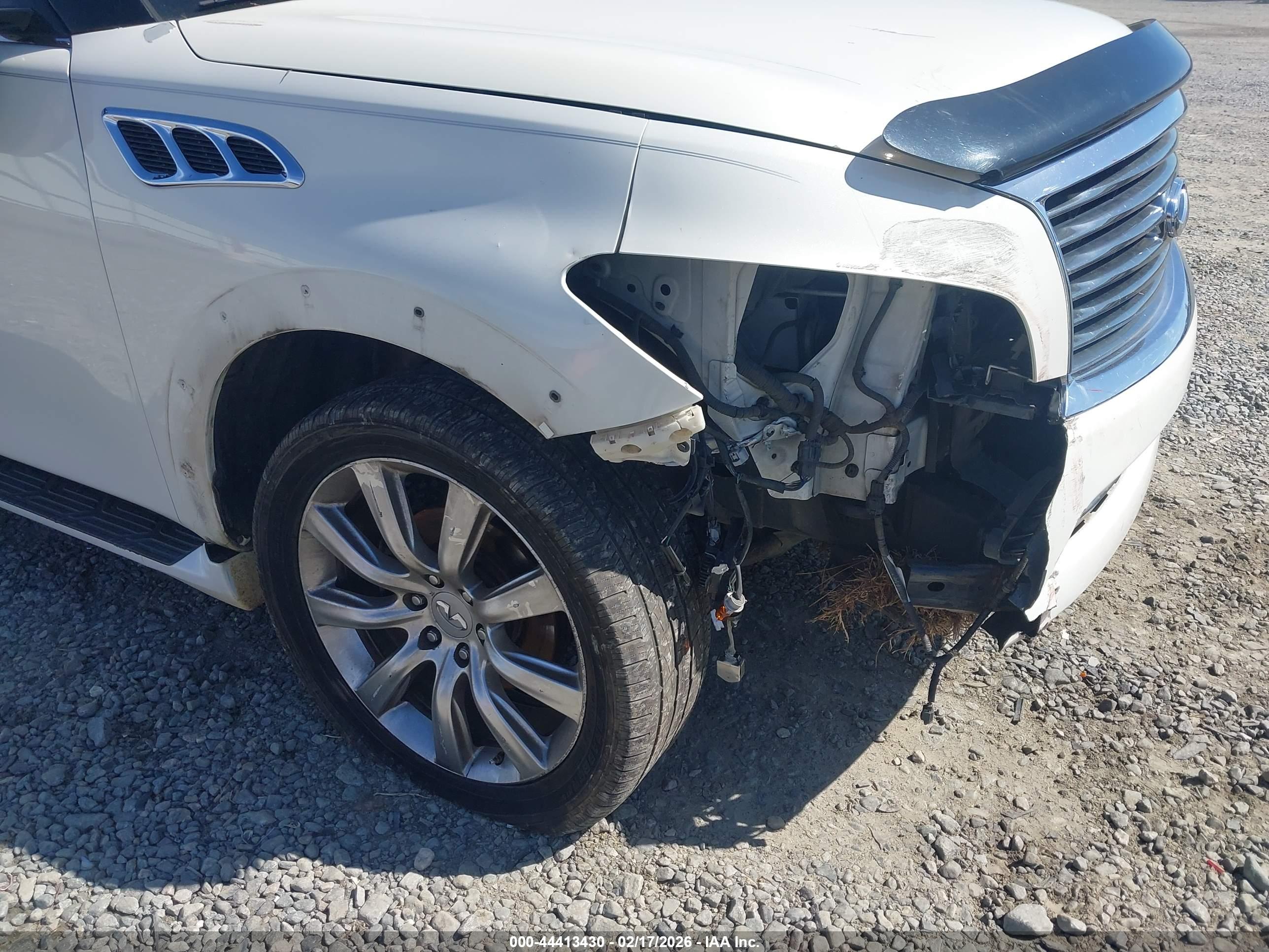 INFINITI QX56 image 6