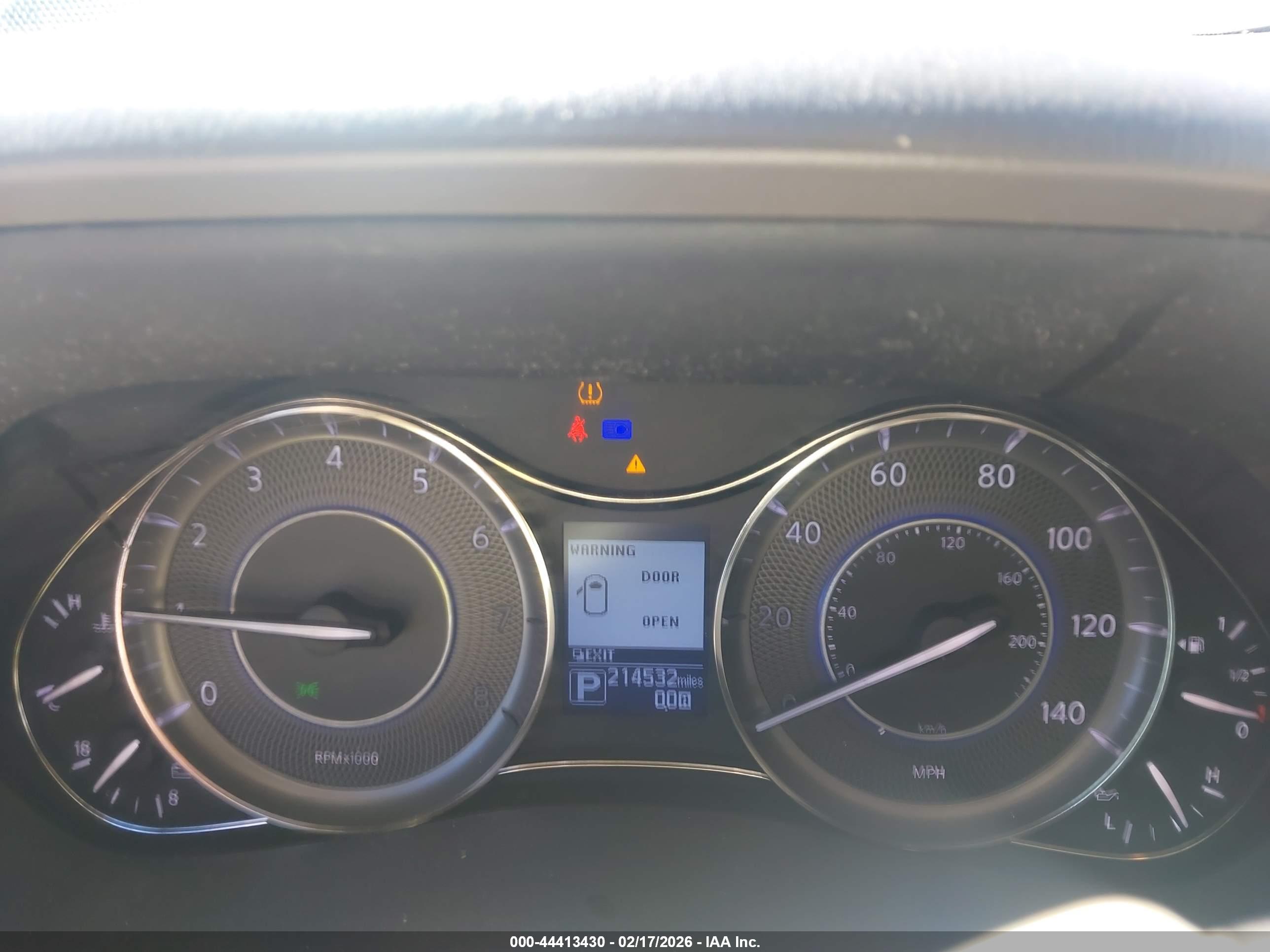 INFINITI QX56 image 7