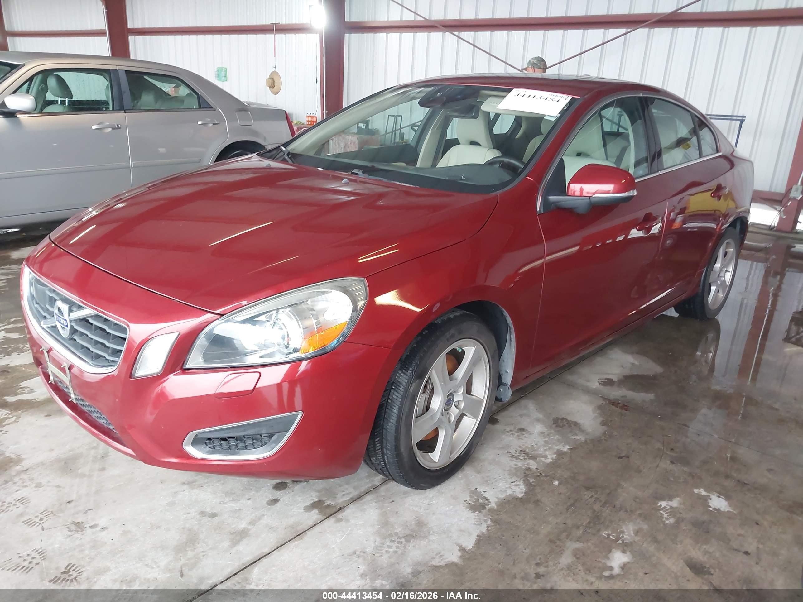 VOLVO S60 image 2