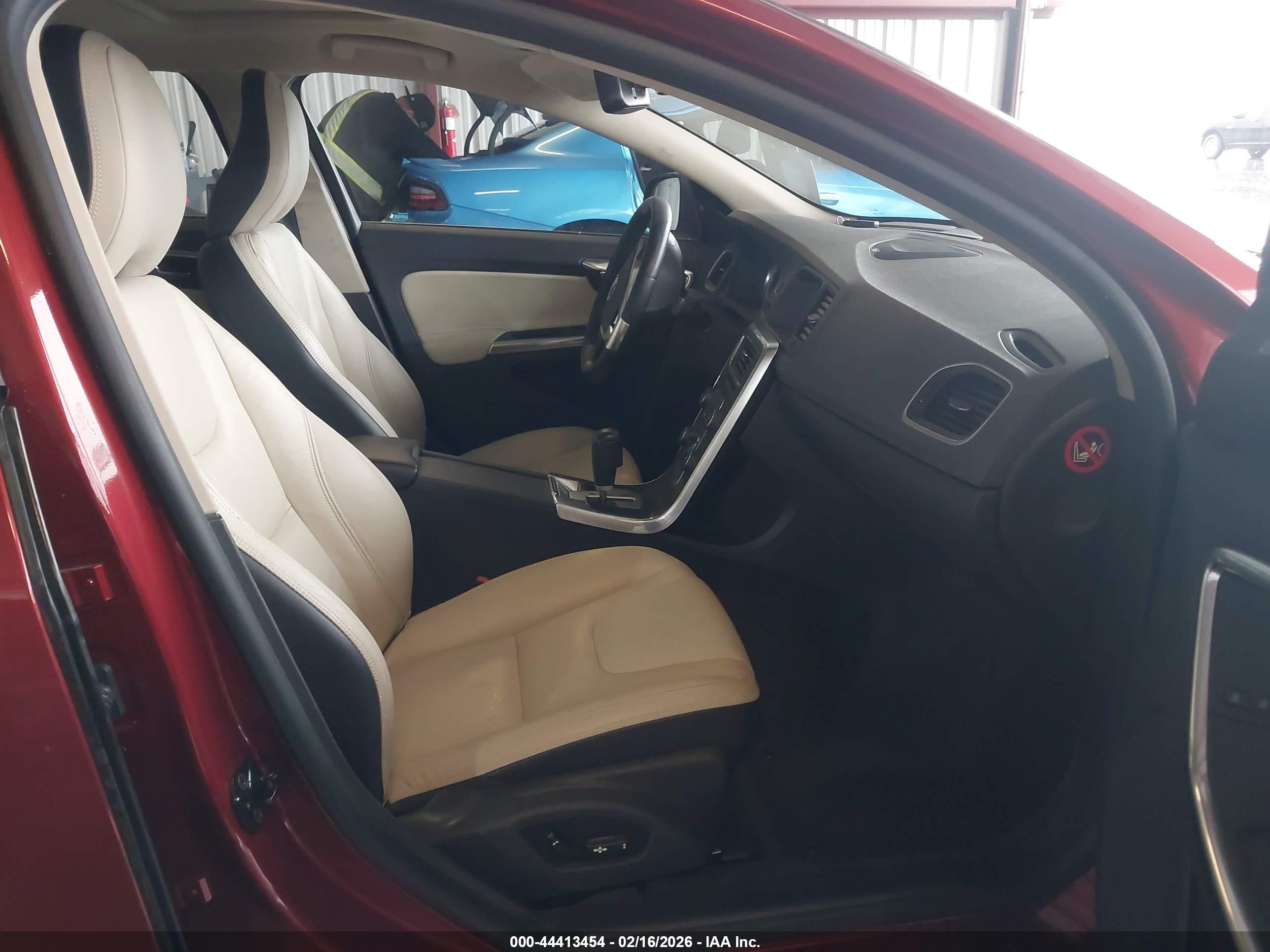 VOLVO S60 image 5