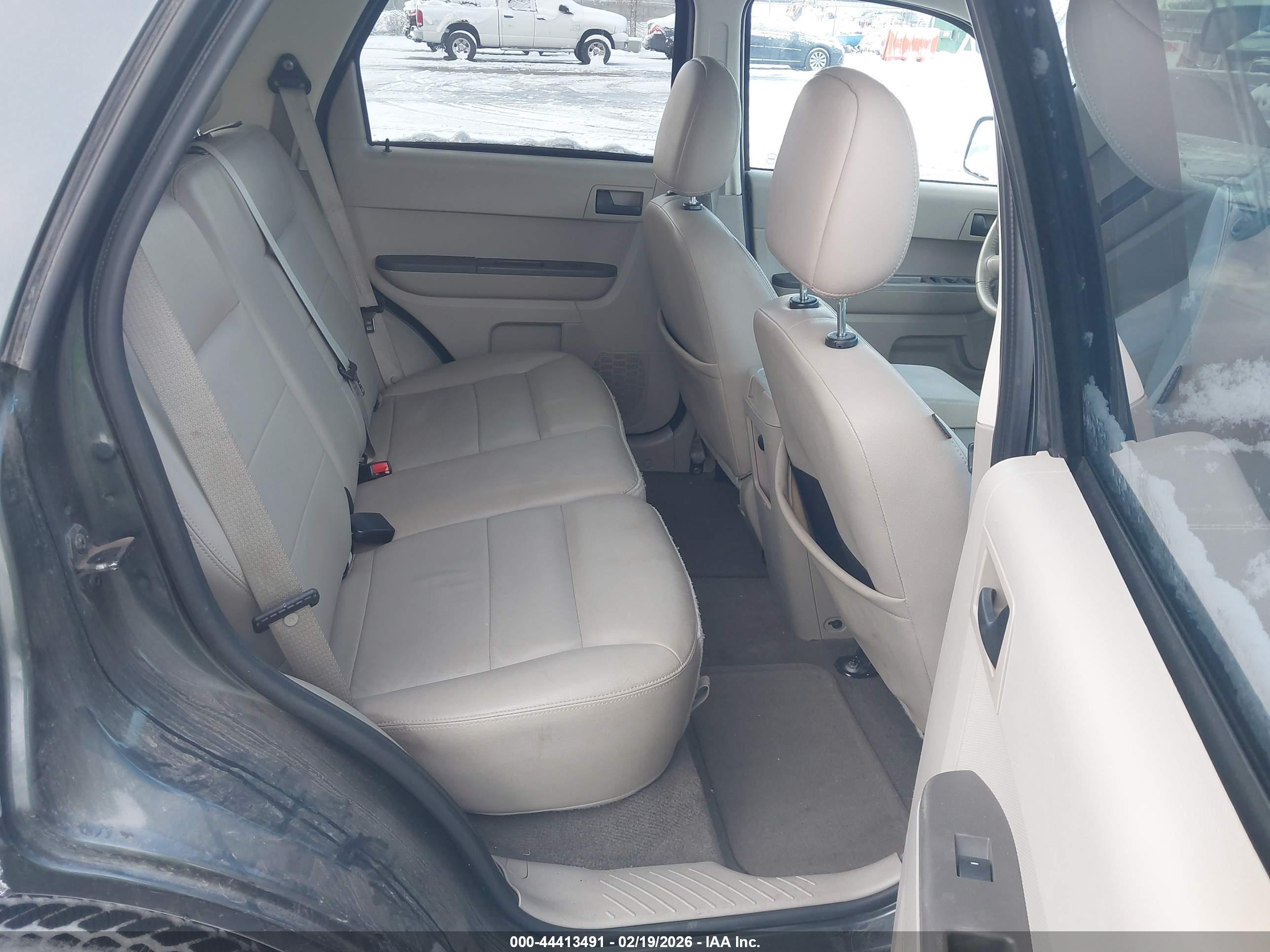 FORD ESCAPE image 8