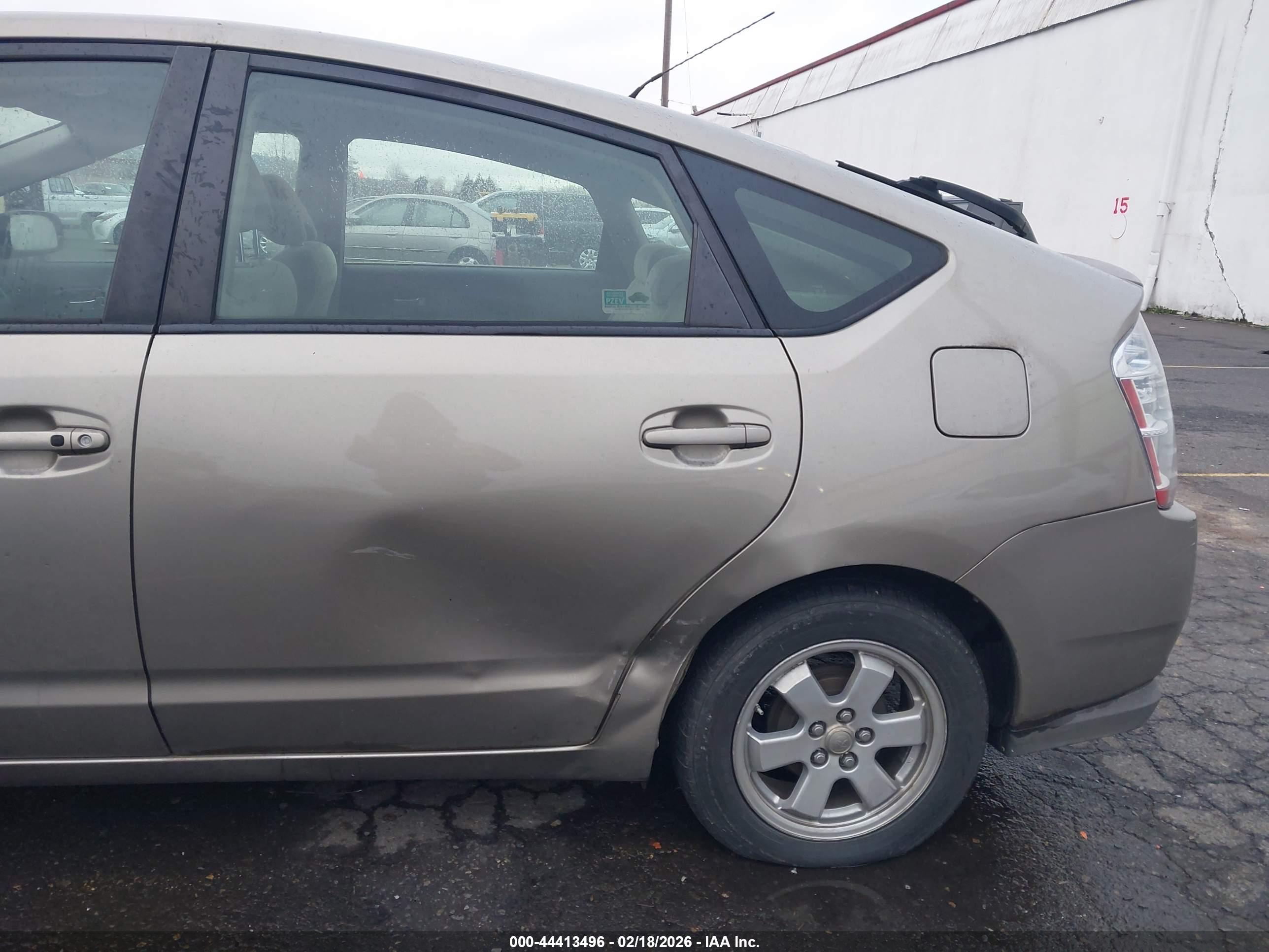 TOYOTA PRIUS image 6