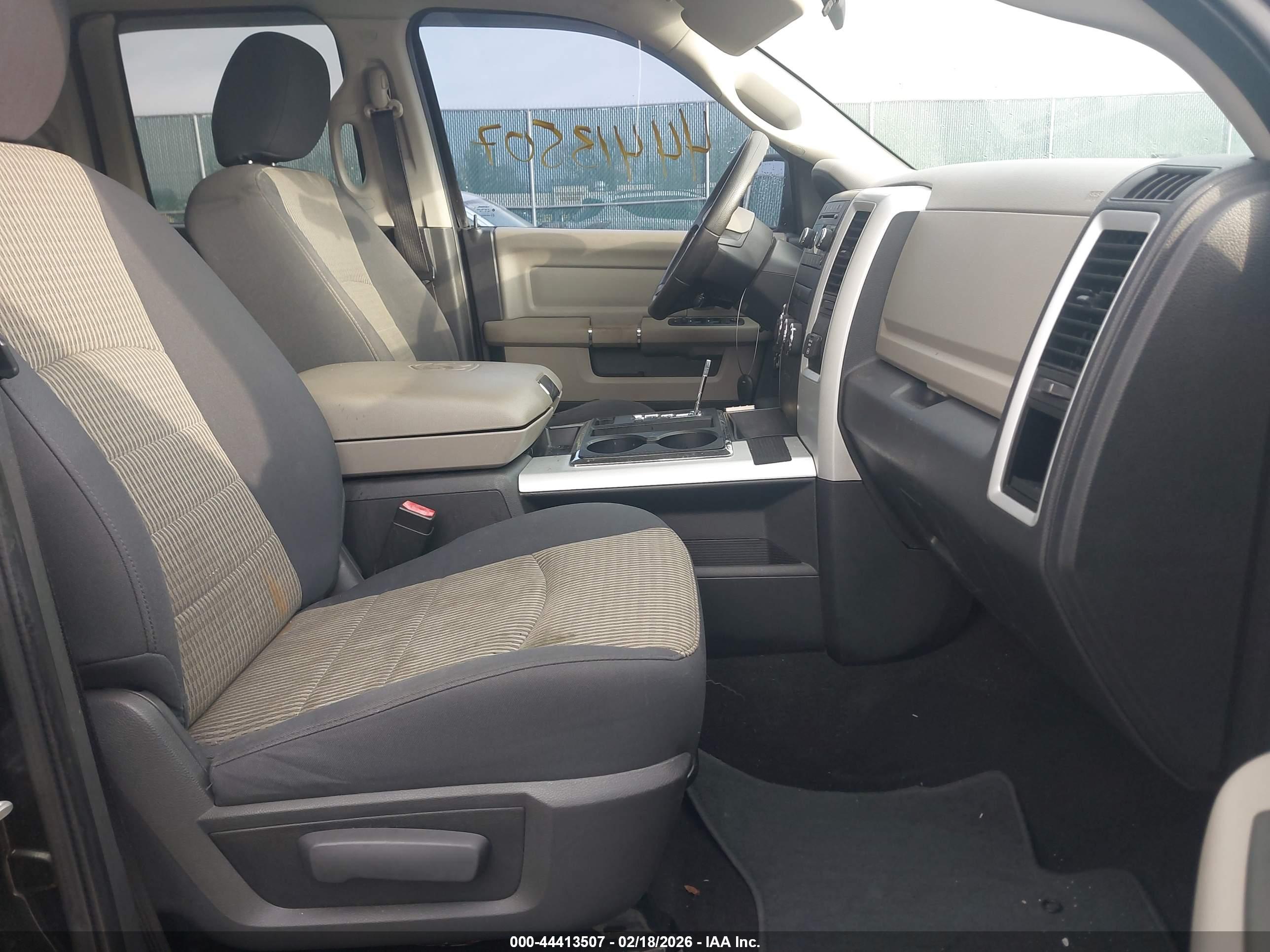 DODGE RAM image 5
