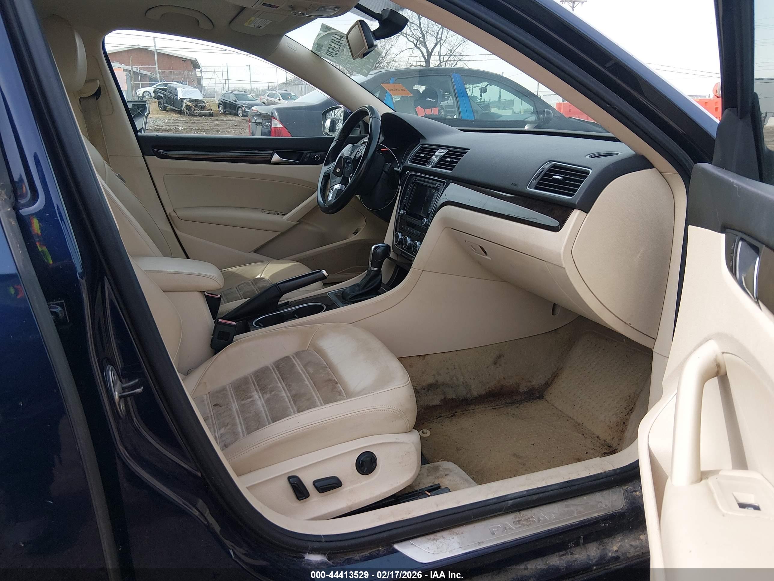 VOLKSWAGEN PASSAT image 5