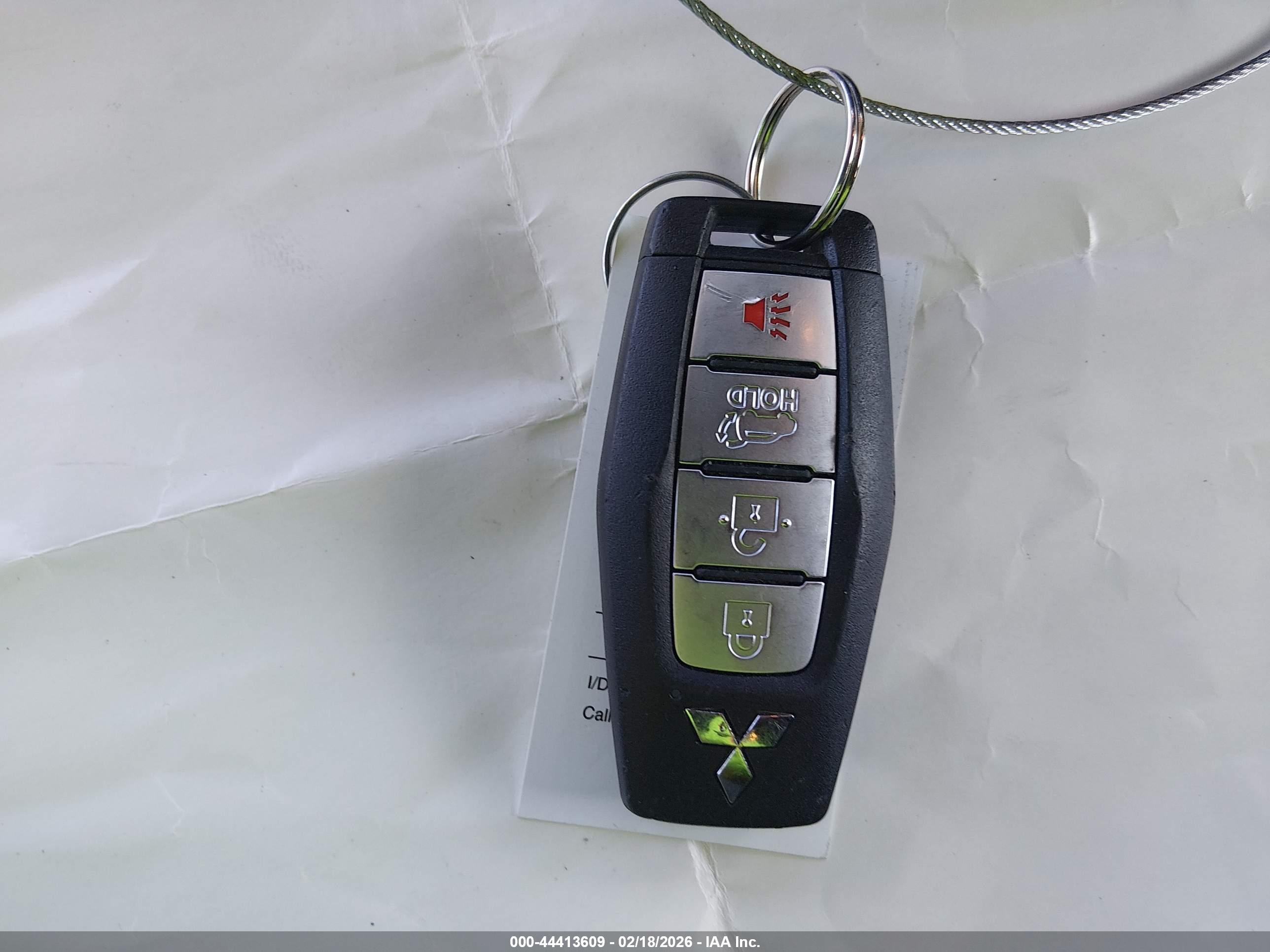 MITSUBISHI OUTLANDER image 11