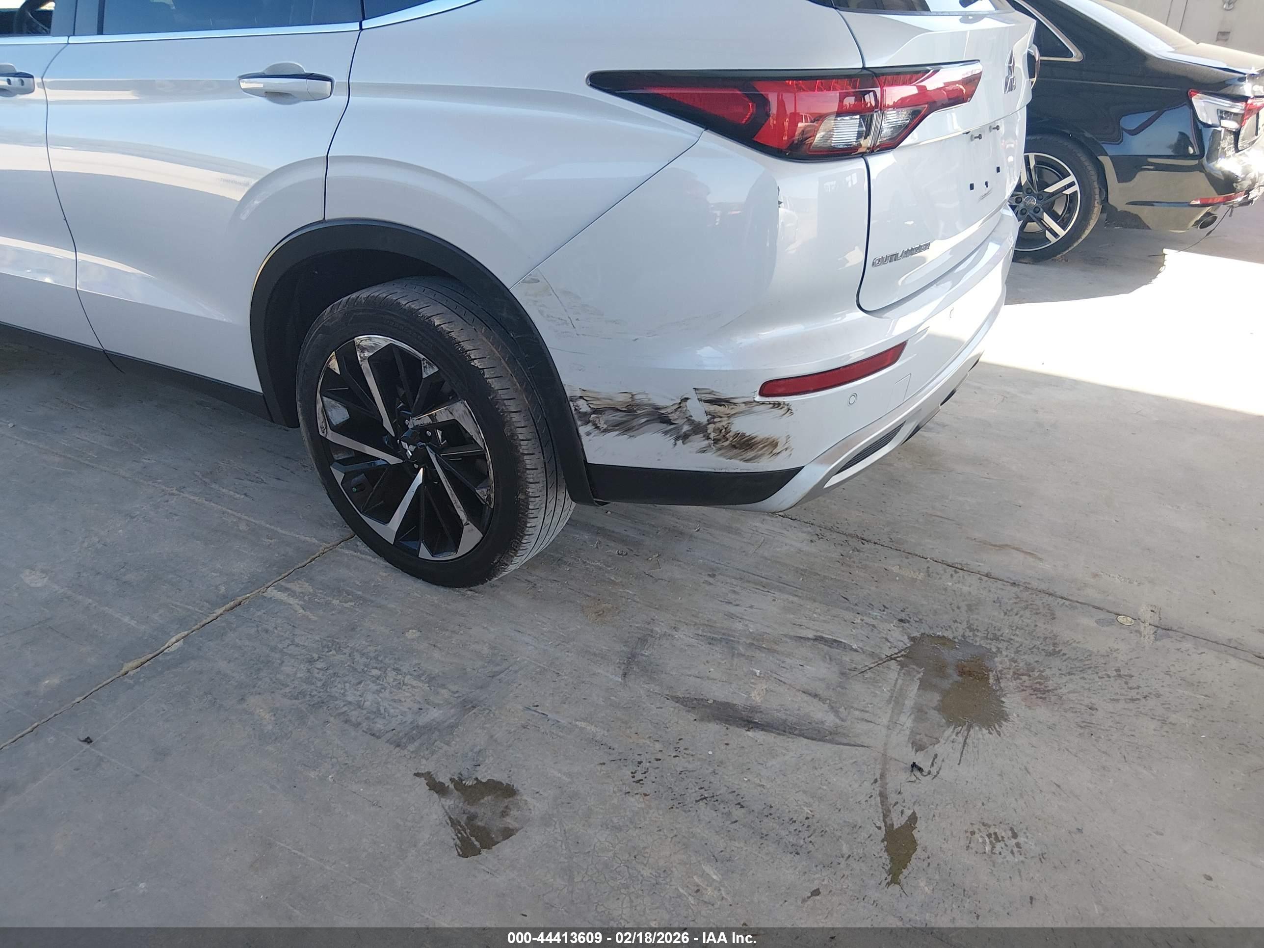 MITSUBISHI OUTLANDER image 6