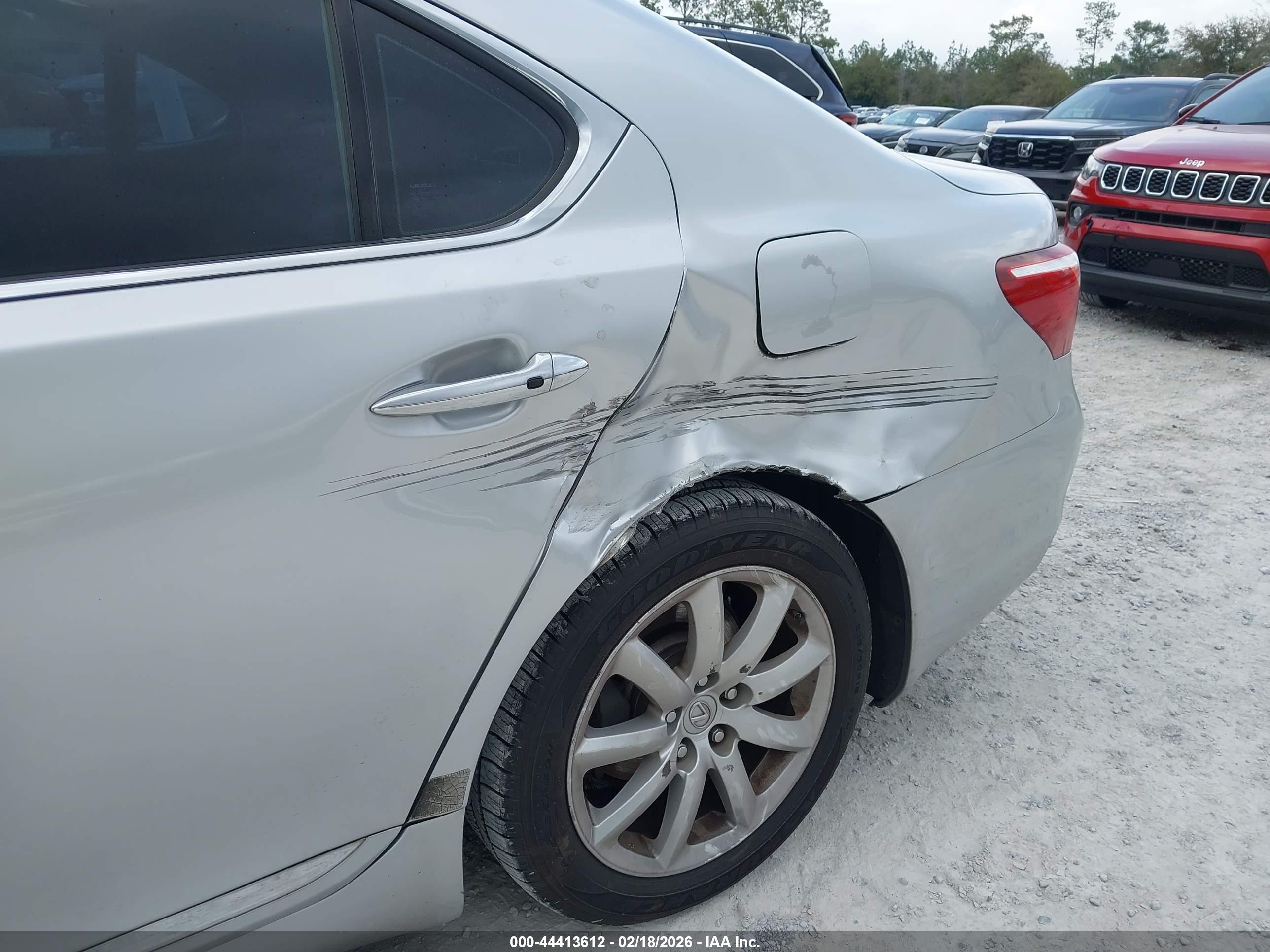 LEXUS LS image 6