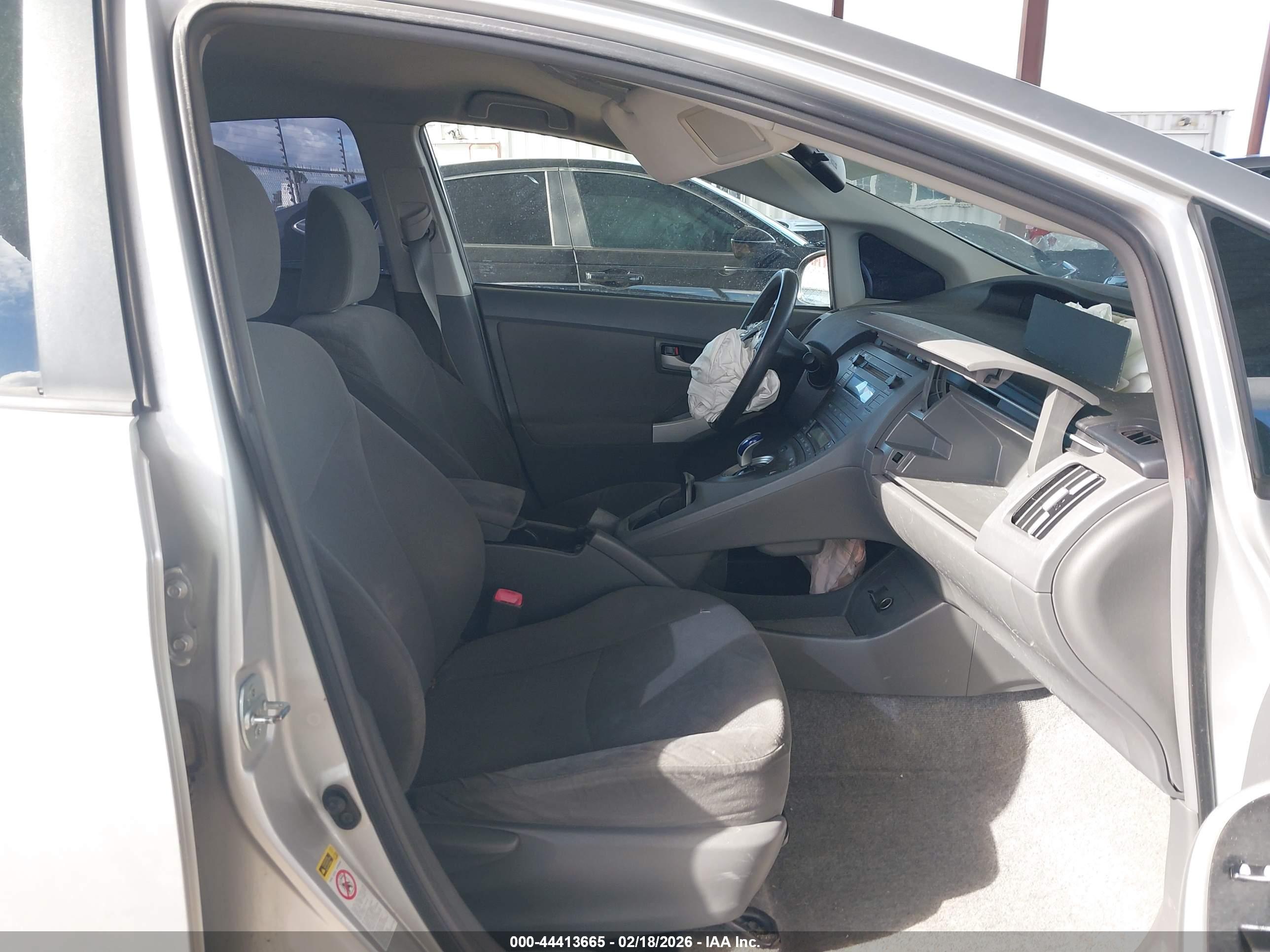 TOYOTA PRIUS image 5