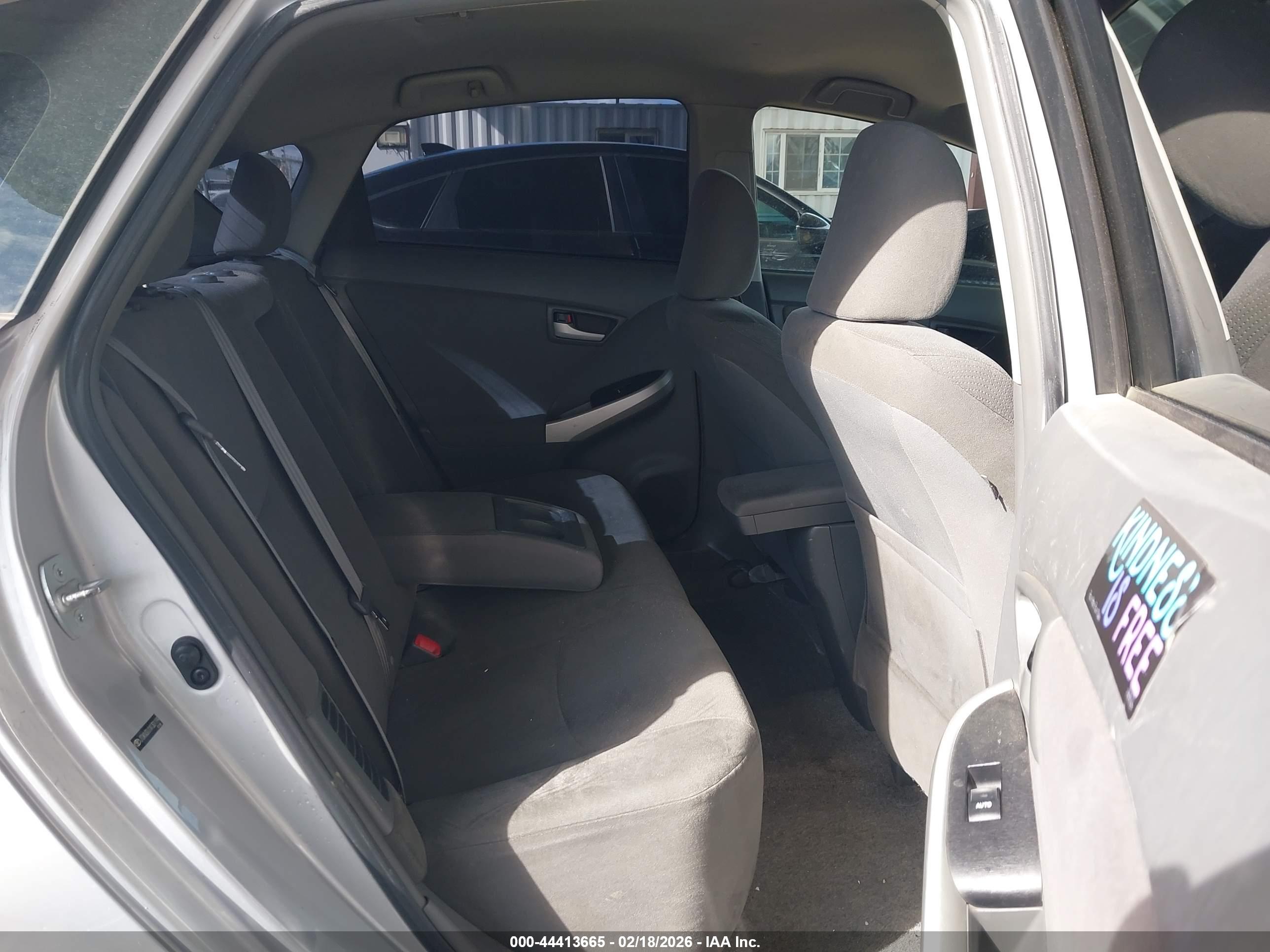 TOYOTA PRIUS image 8
