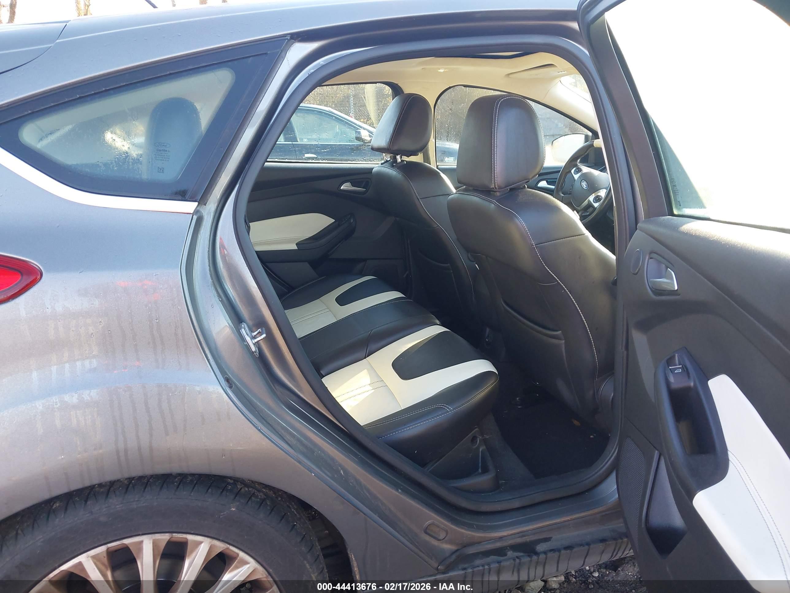 FORD FOCUS image 8