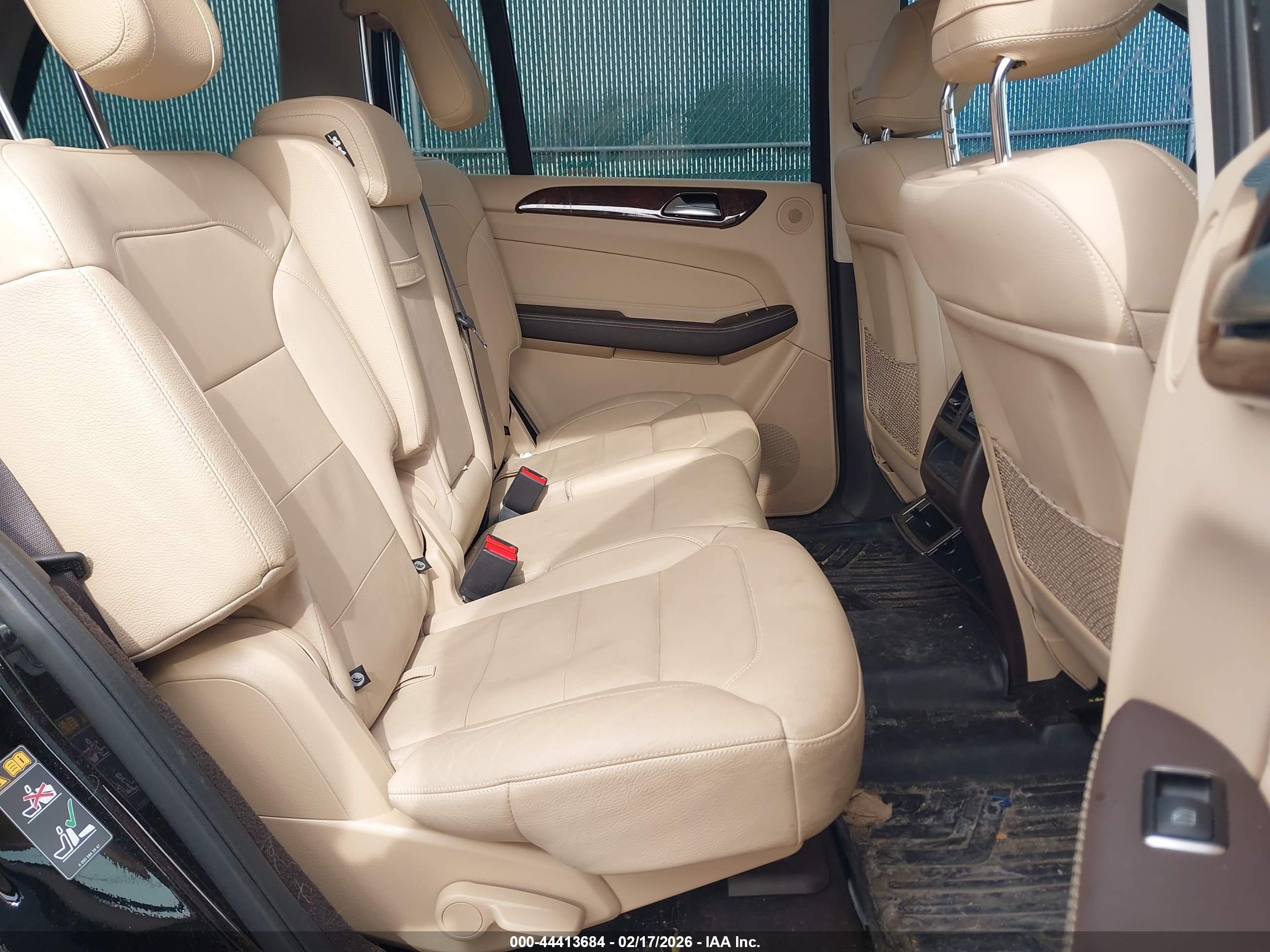 MERCEDES-BENZ GLS image 8