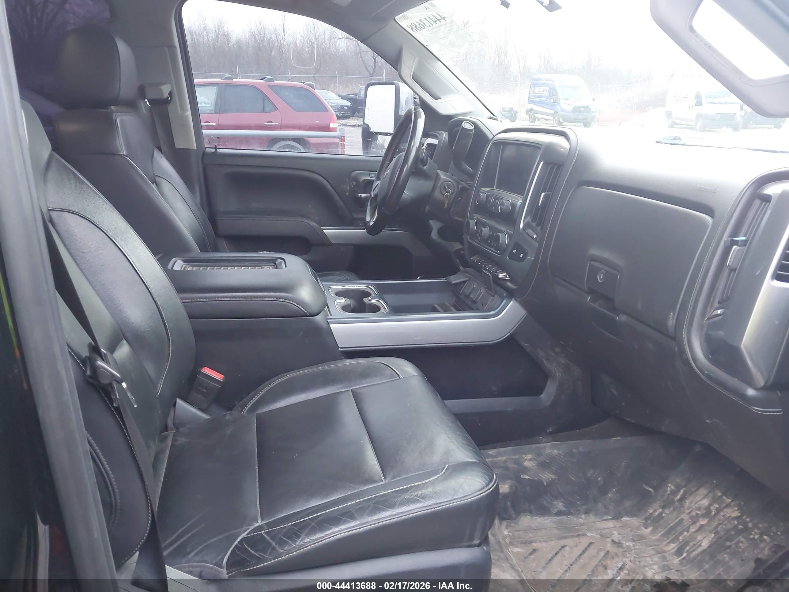 CHEVROLET SILVERADO image 5