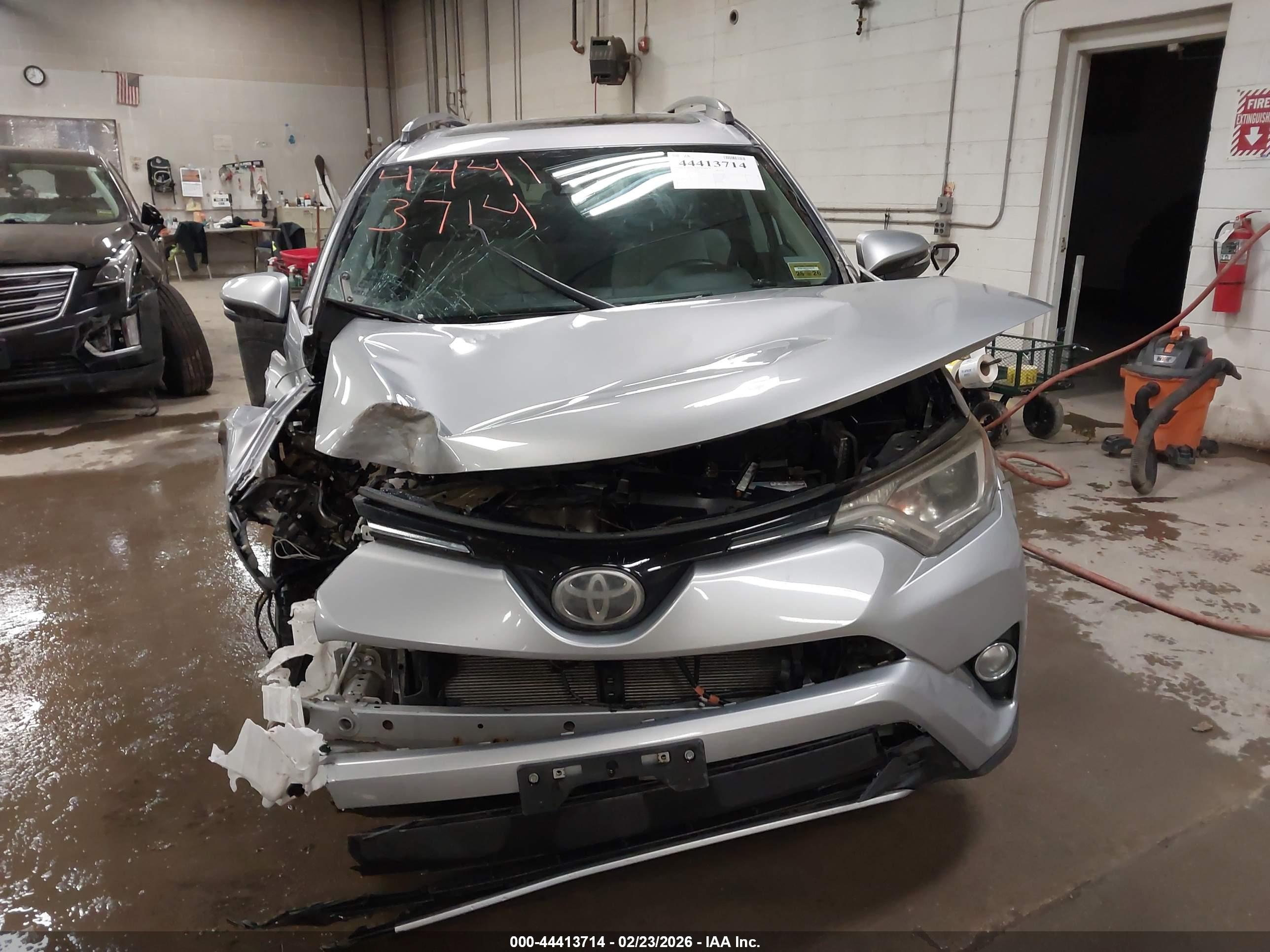 TOYOTA RAV4 image 6