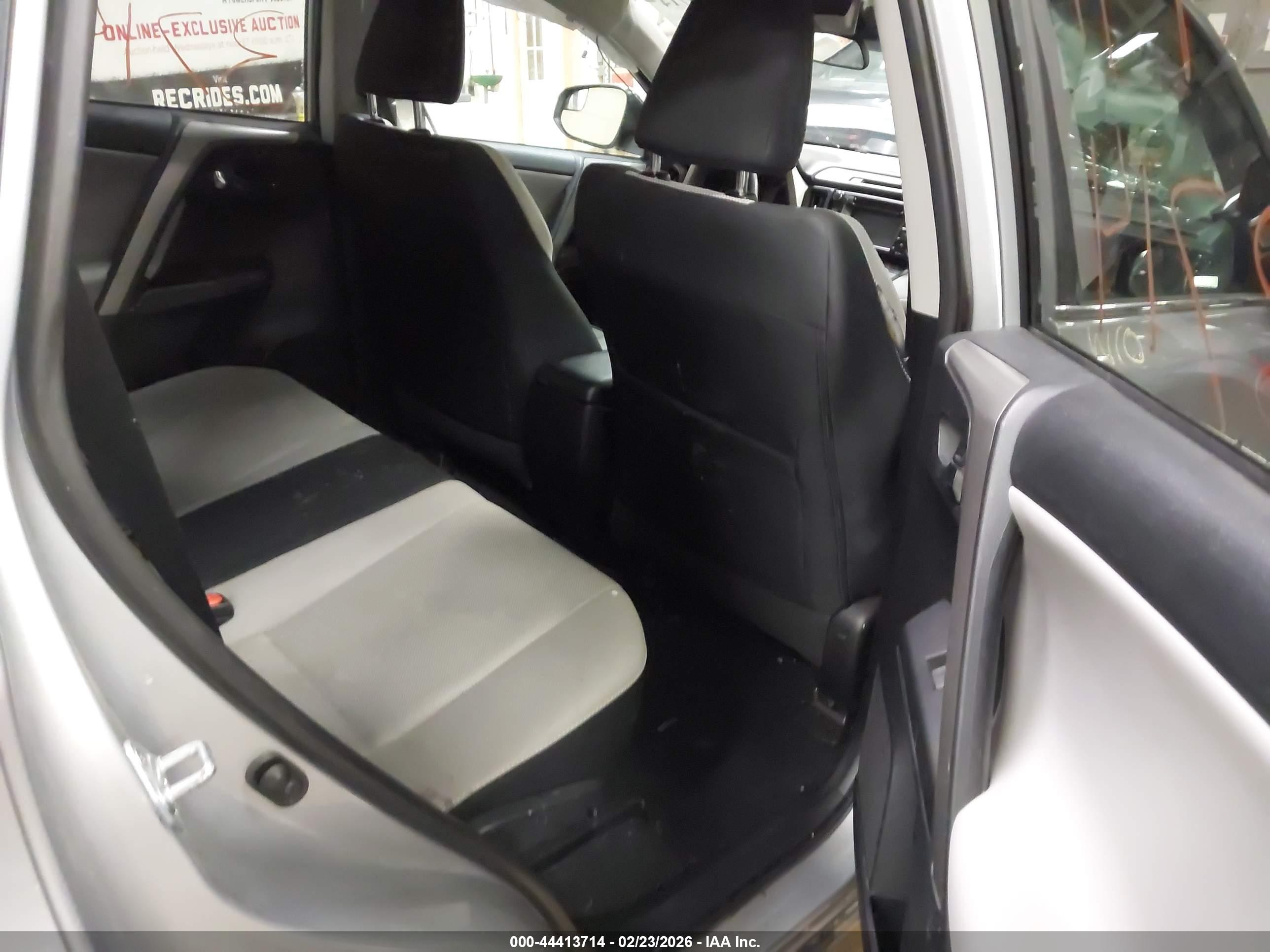 TOYOTA RAV4 image 8