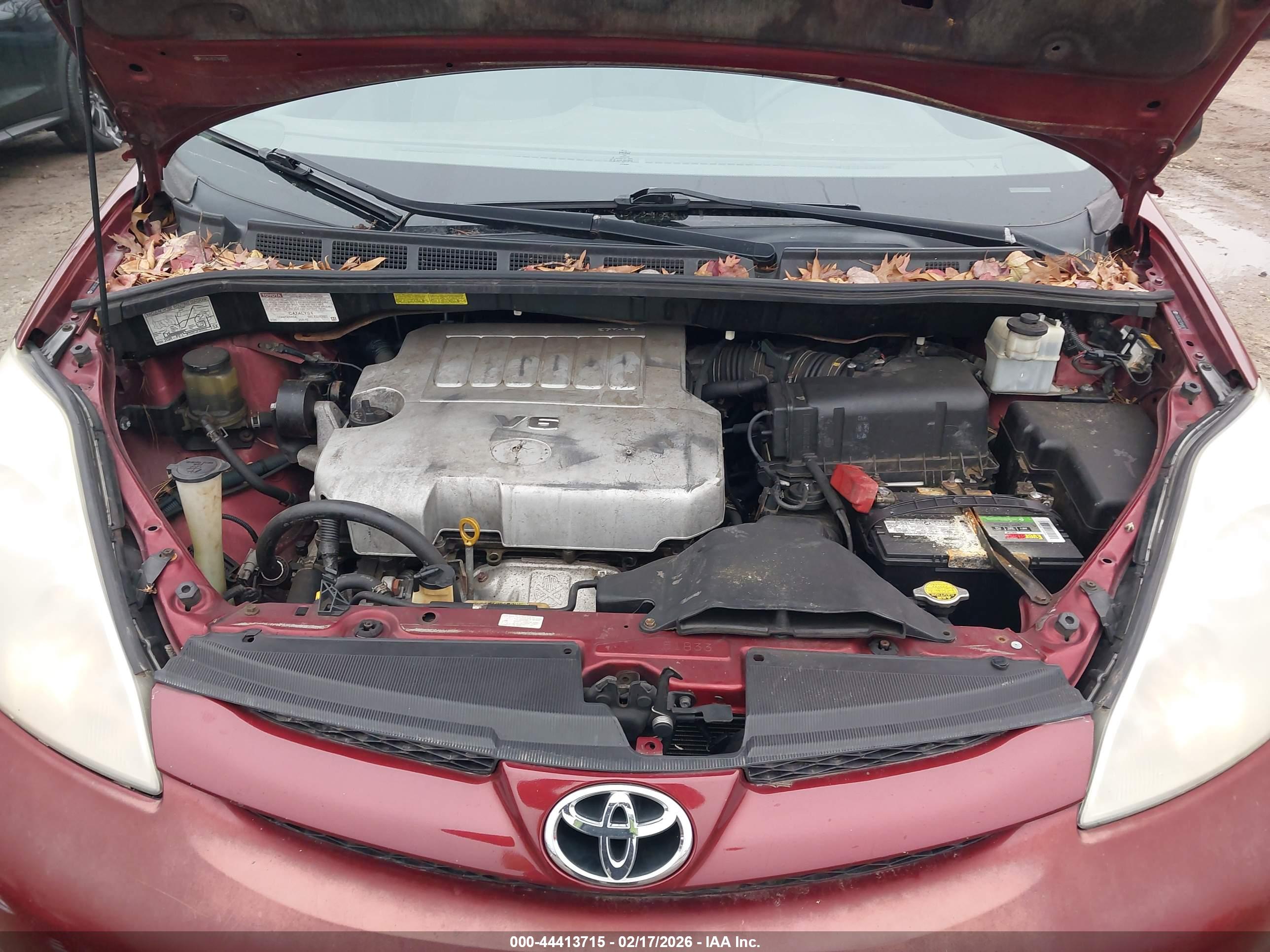 TOYOTA SIENNA image 10