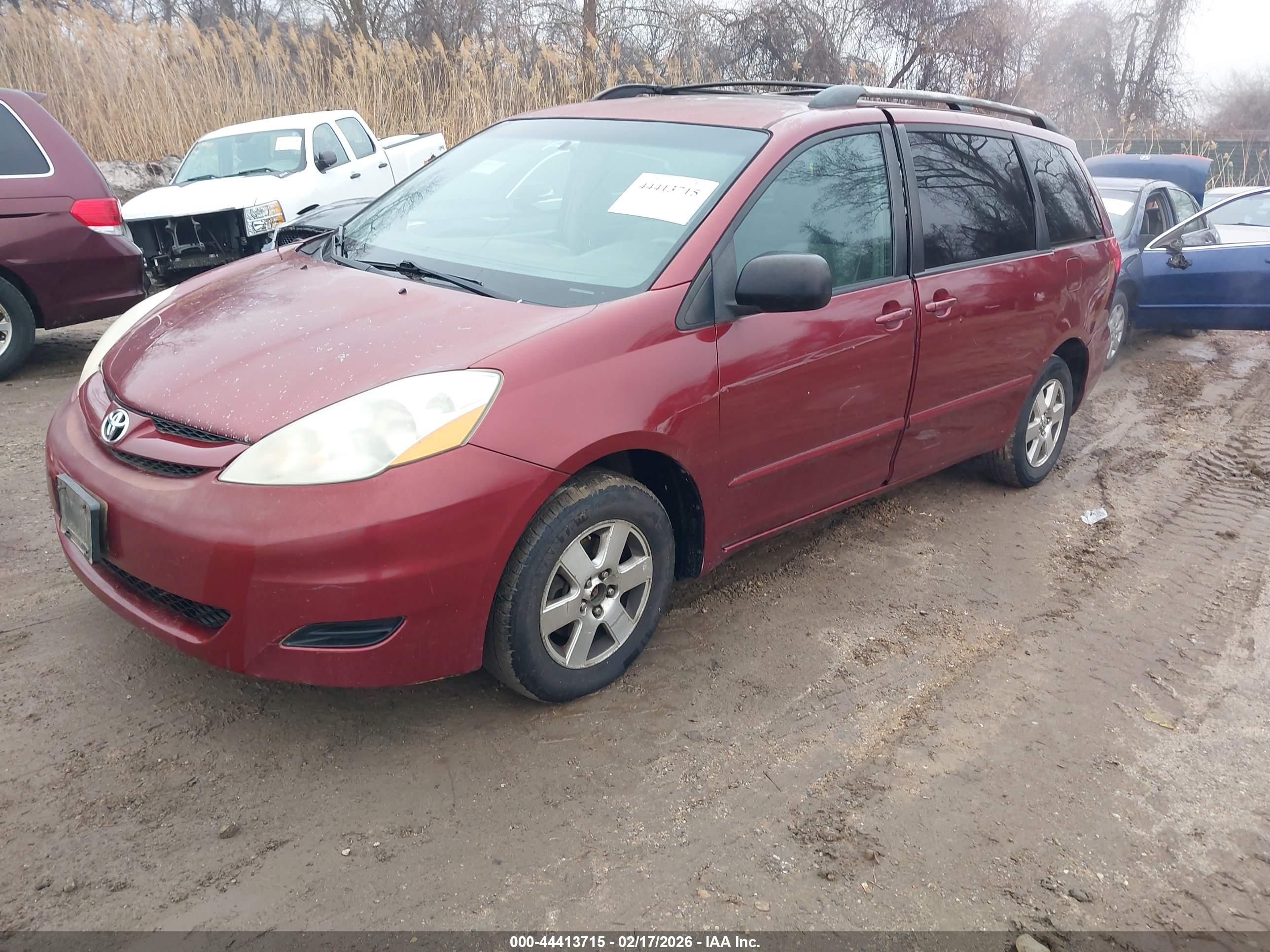 TOYOTA SIENNA image 2