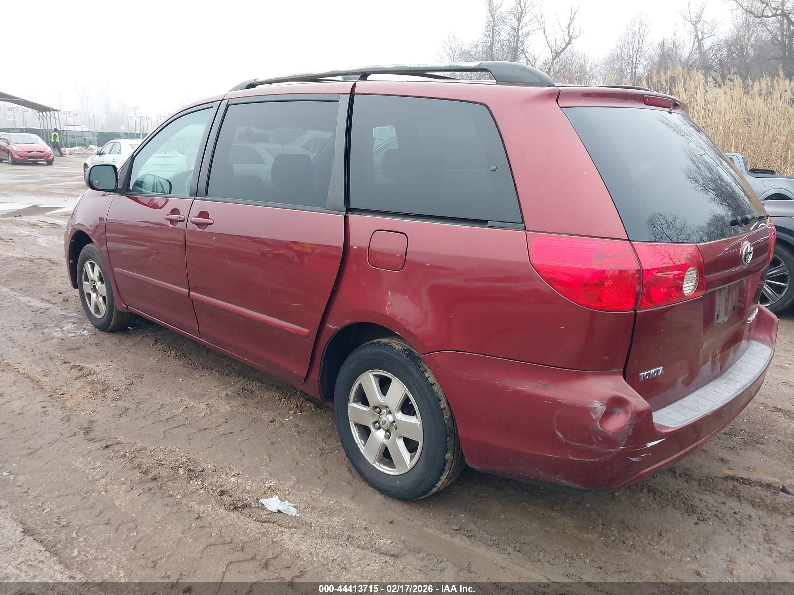 TOYOTA SIENNA image 3